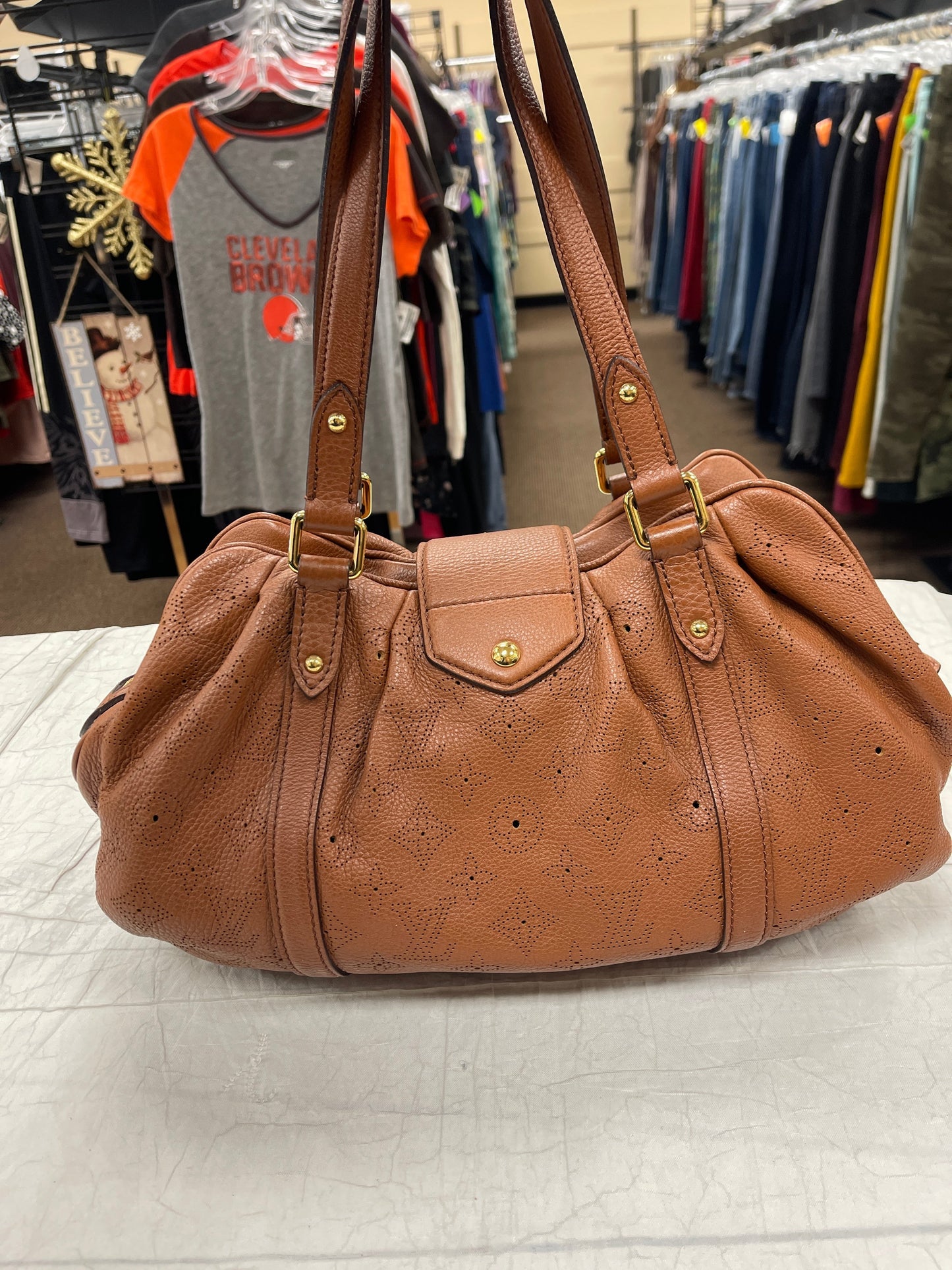 Handbag Luxury Designer By Louis Vuitton Size: Medium
