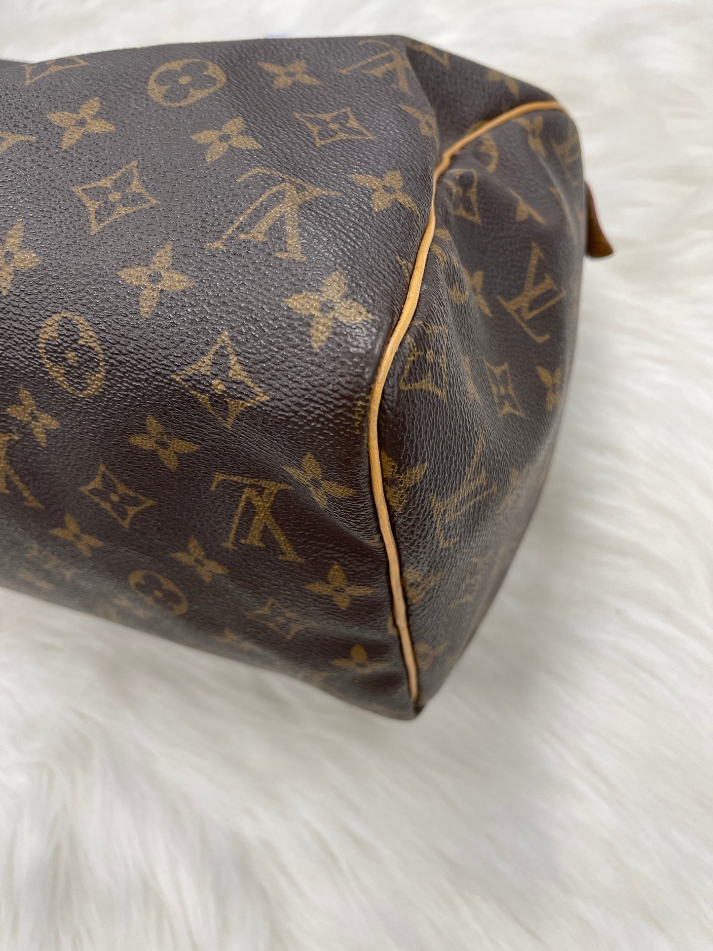 Handbag Luxury Designer By Louis Vuitton Size: Medium