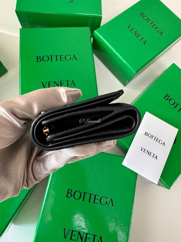 Luxury Bottega Veneta Intrecciato Trifold Half Wallet Black