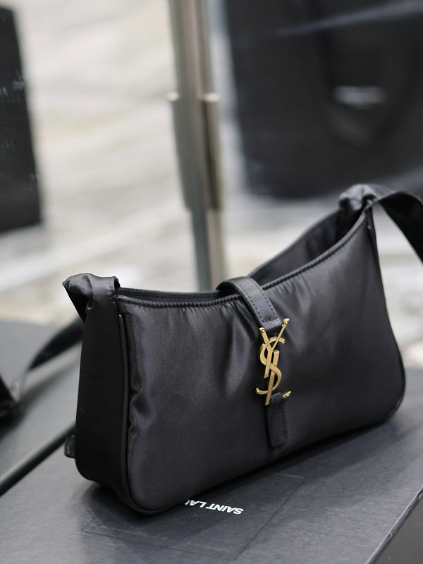 Yves Saint Laurent Runway Everyday Handbag