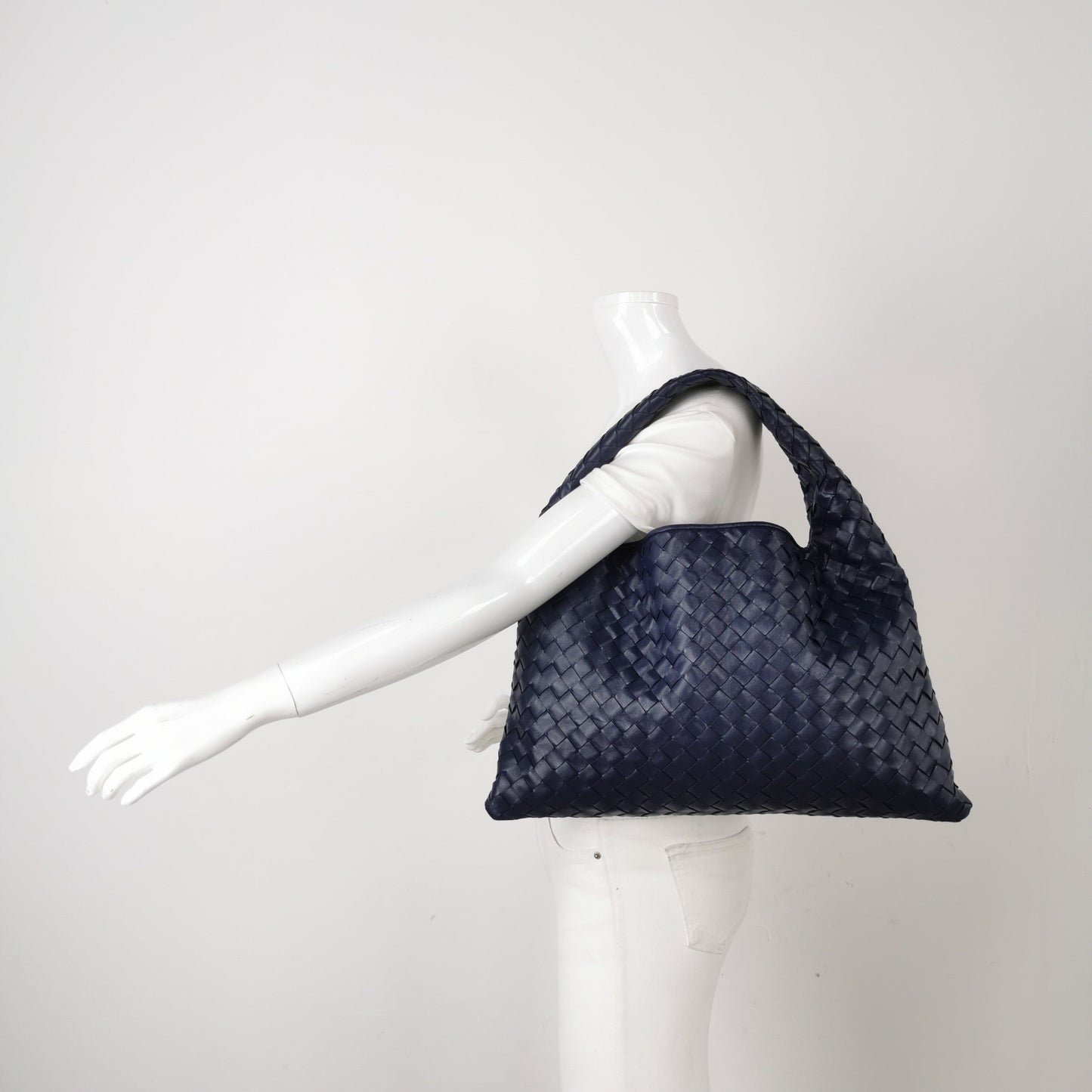 Bottega Veneta Hop Hobo Medium Leather Navy 46cm
