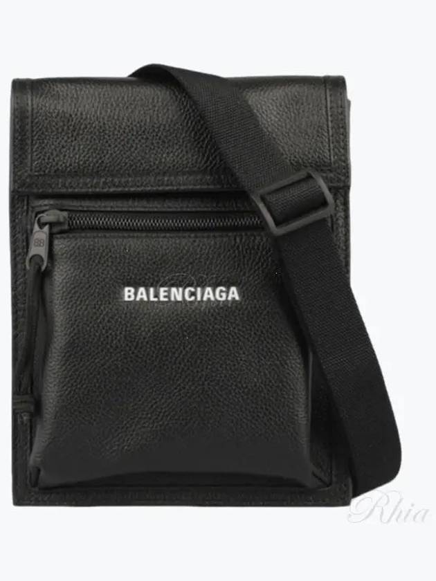 Luxury Balenciaga Trending 2026 Explorer Pouch Cross Bag Black