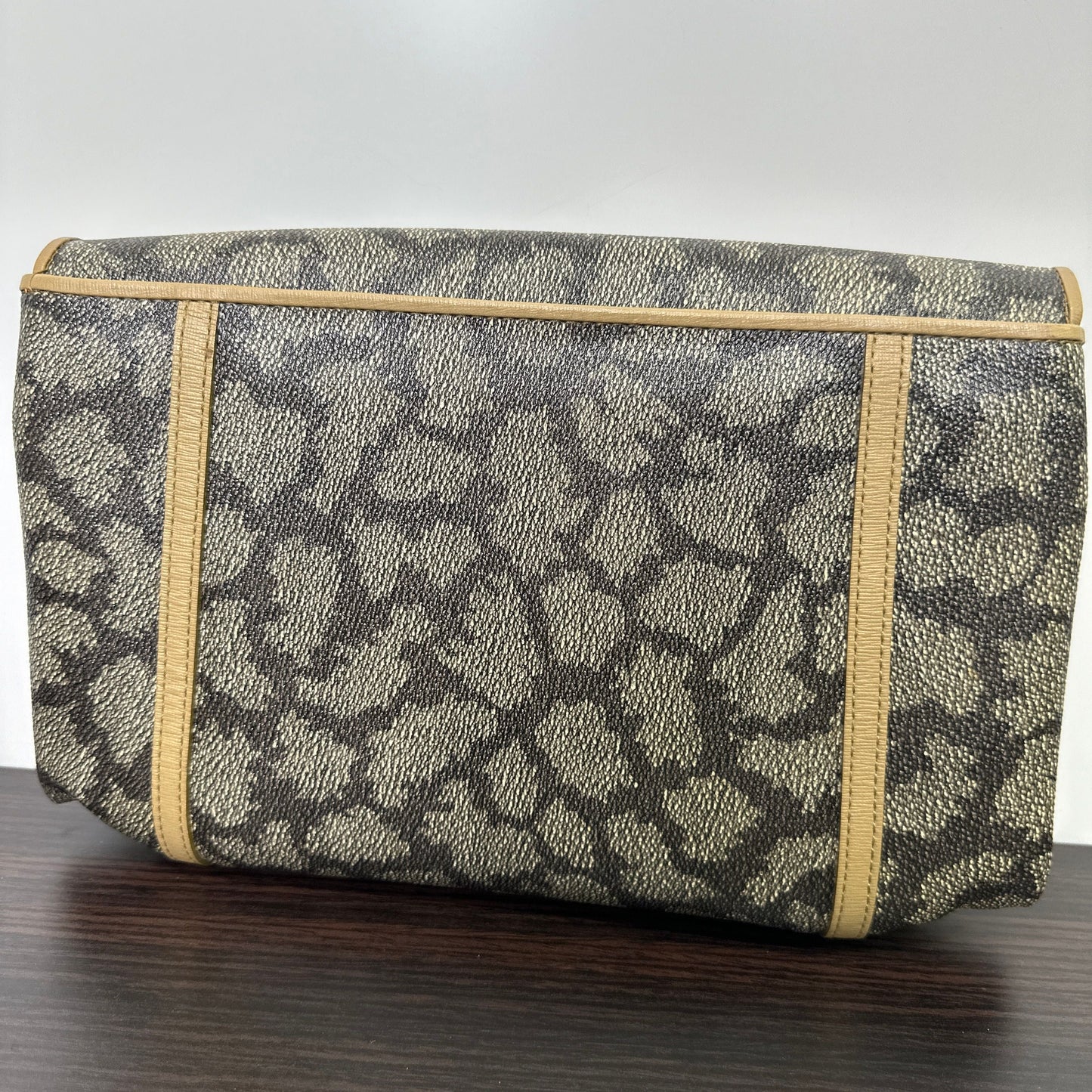 Yves Saint Laurent Clutch   - Neutrals Clutches, Handbags LB115460