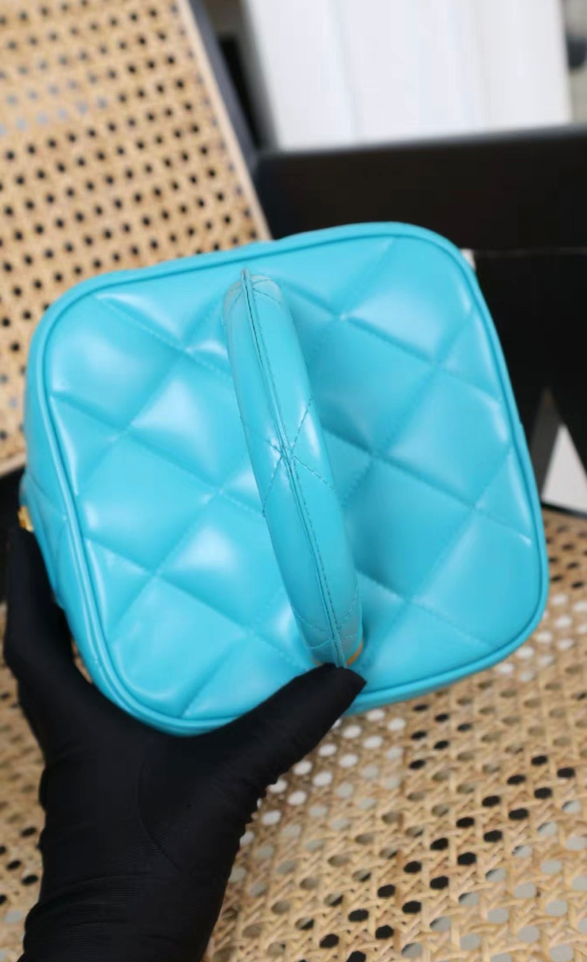 CHANEL 1995  "BARBIE" BLUE PATENT HEART-MIRROR VANITY CASE BAG