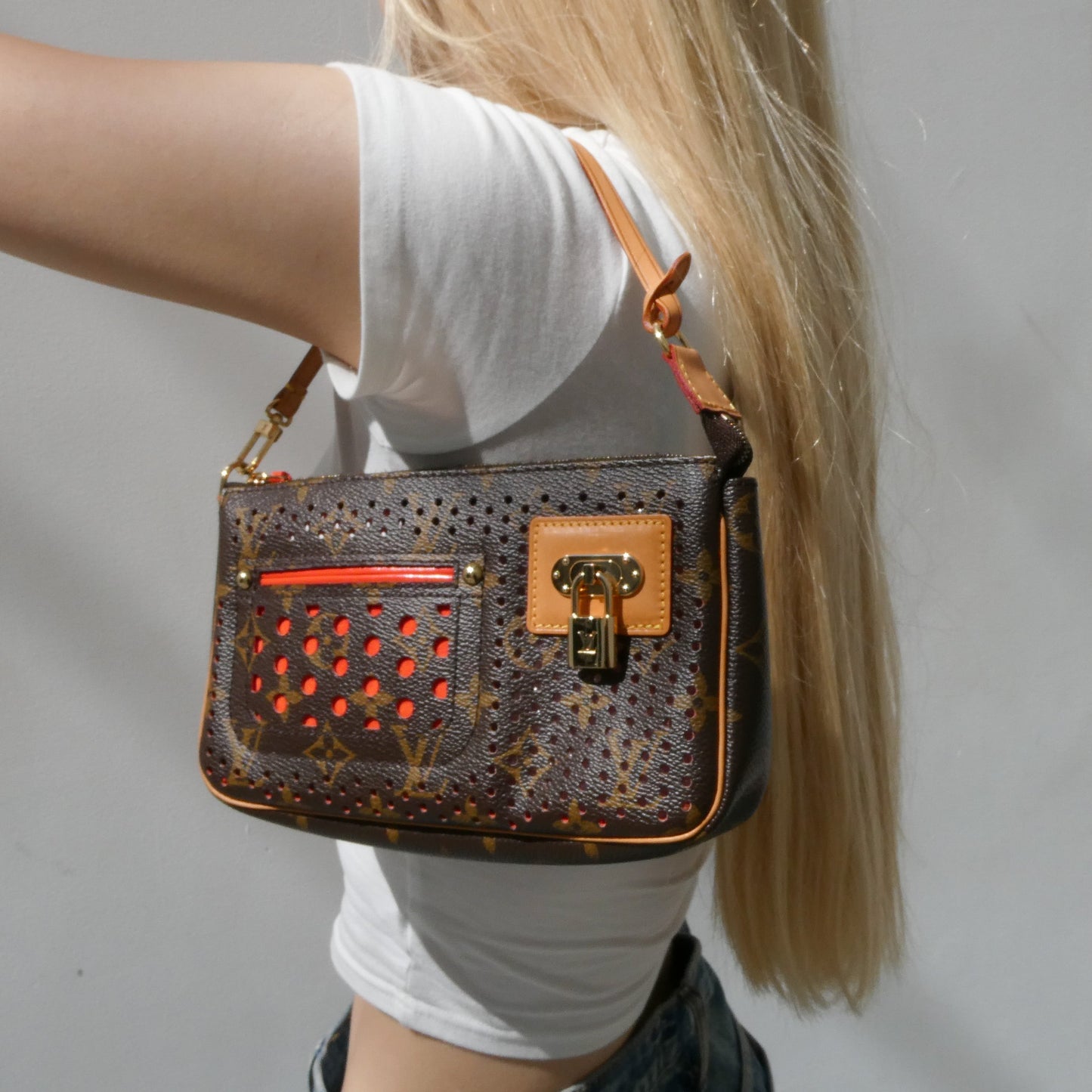 LOUIS VUITTON? 2006 POCHETTE ACCESSOIRES MONOGRAM PERFO ORANGE Clutch