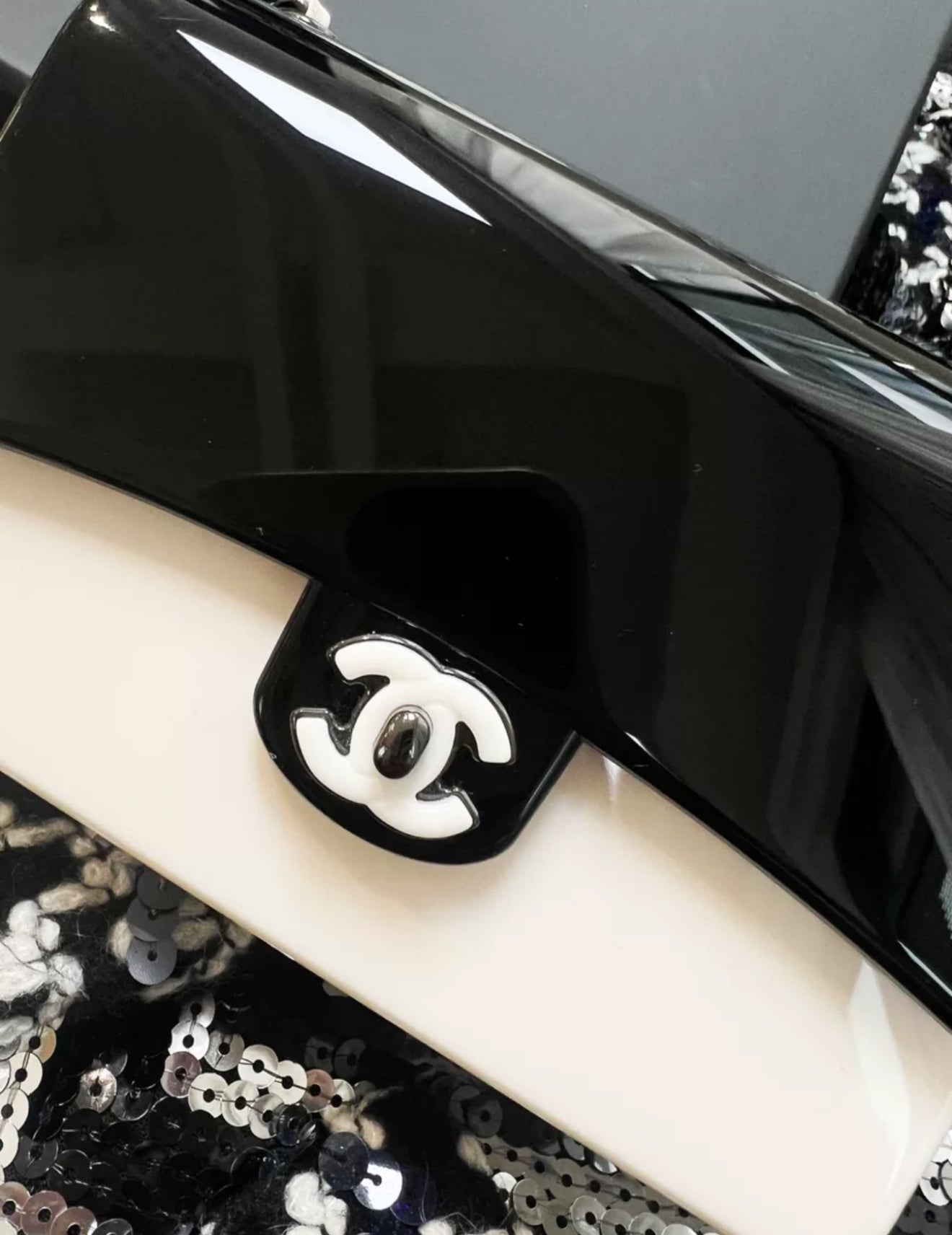 Chanel 21 black and white acrylic box minaudière