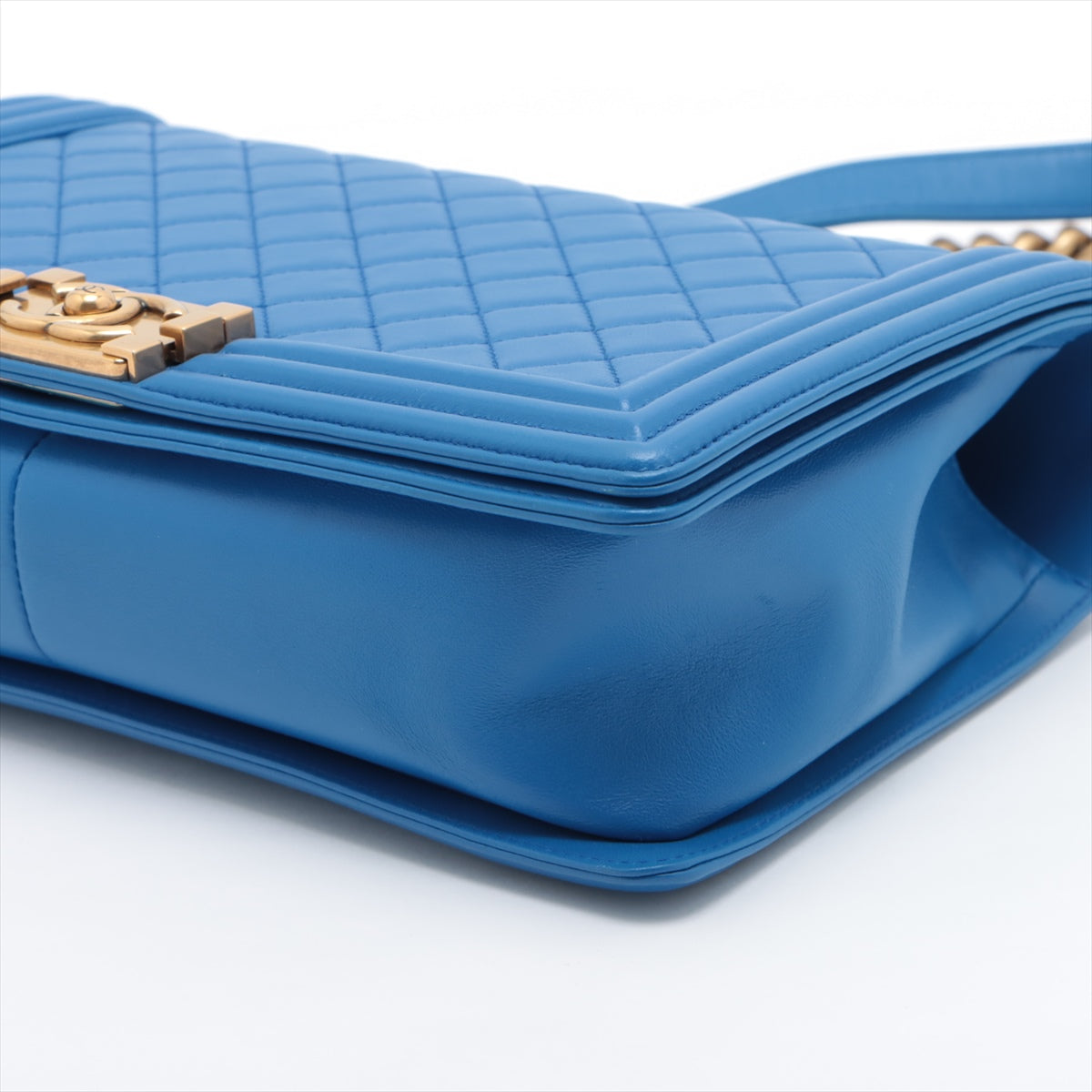 Chanel Boy Chain Shoulder Bag in Lambskin Blue