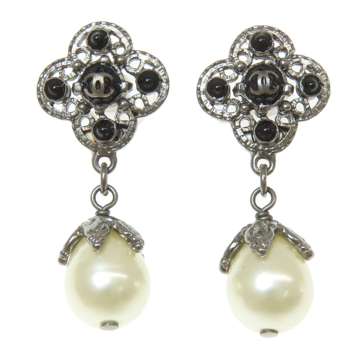 CHANEL Pierce metallic Silver COCO Mark