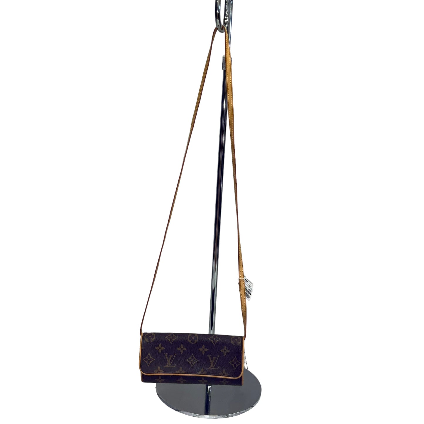 Crossbody Designer By Louis Vuitton Size: Medium