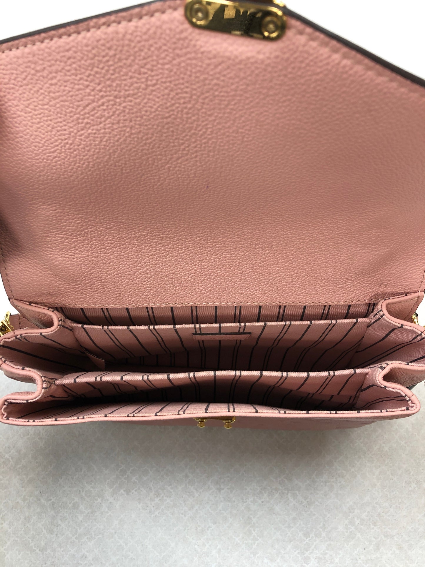Crossbody Luxury Designer By Louis Vuitton Size: Medium