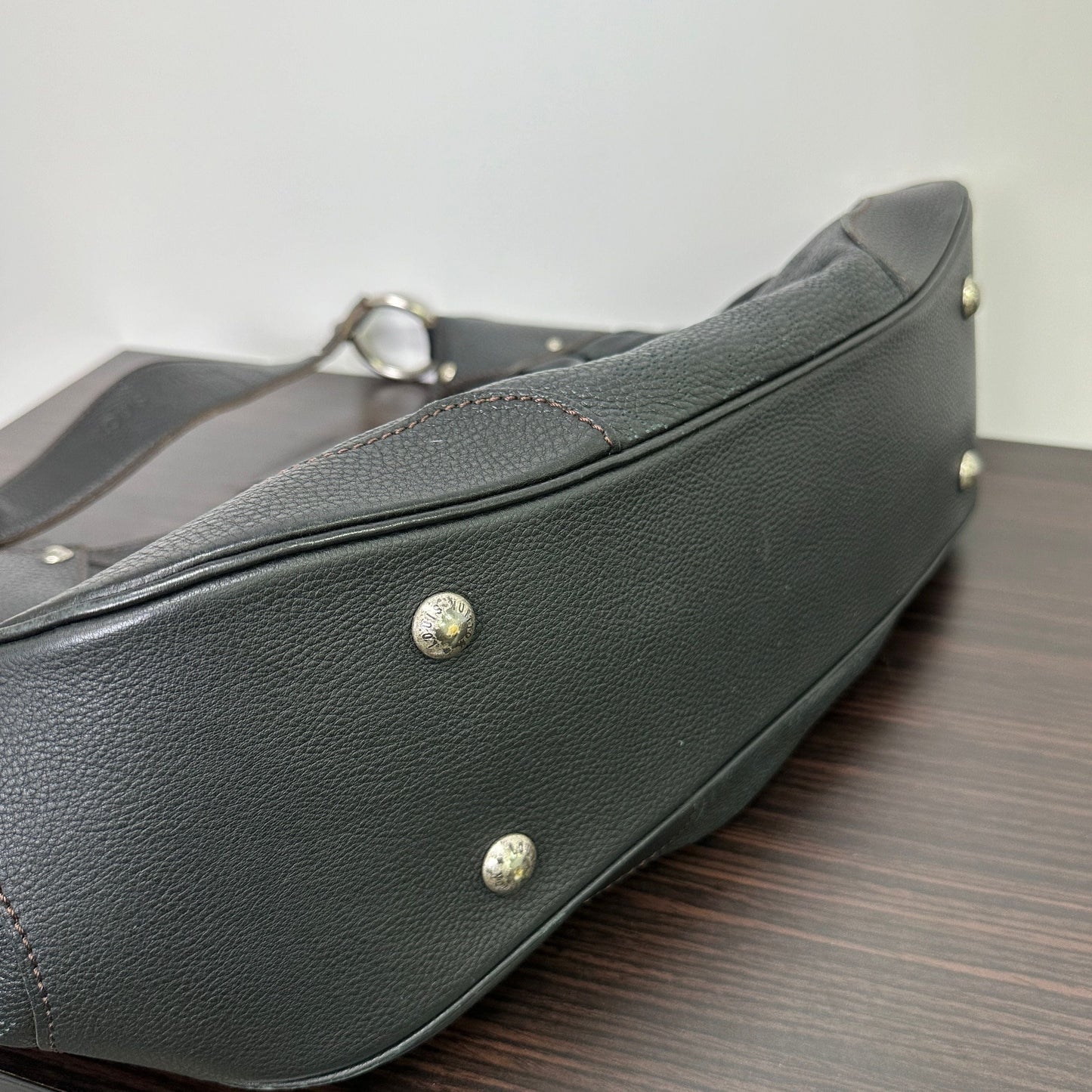 Louis Vuitton Leather Handbag LB121164