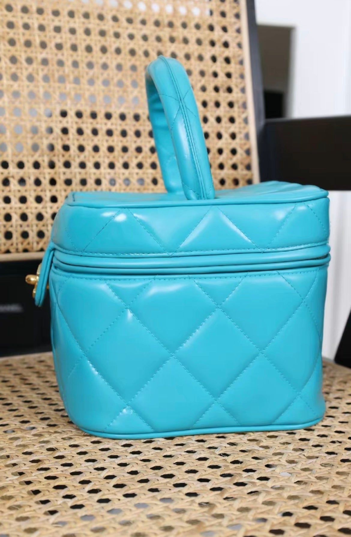 CHANEL 1995  "BARBIE" BLUE PATENT HEART-MIRROR VANITY CASE BAG