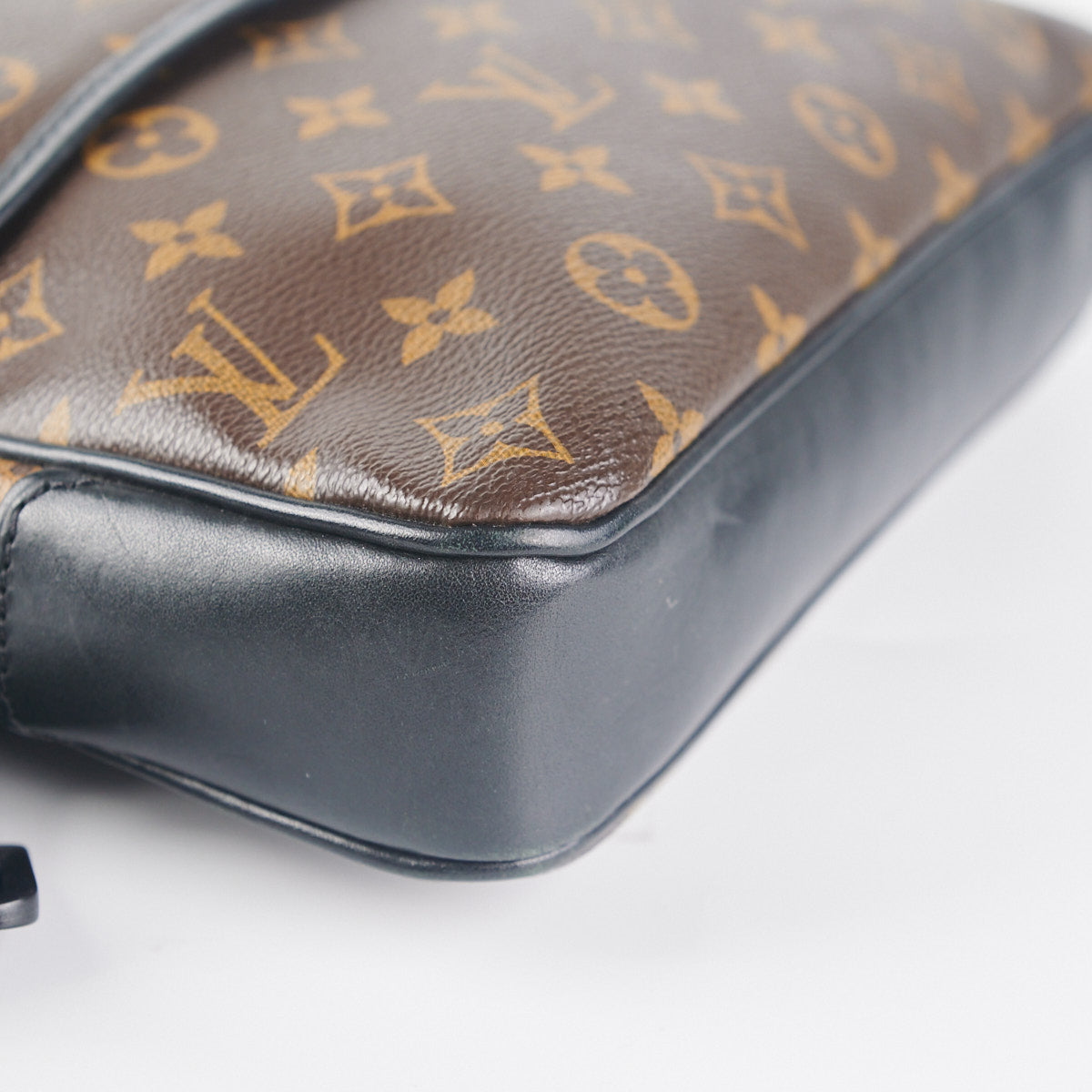 Louis Vuitton Messenger Bag Monogram Macassar