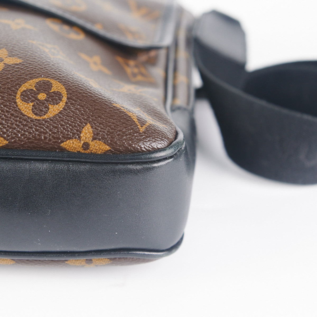 Louis Vuitton Messenger Bag Monogram Macassar