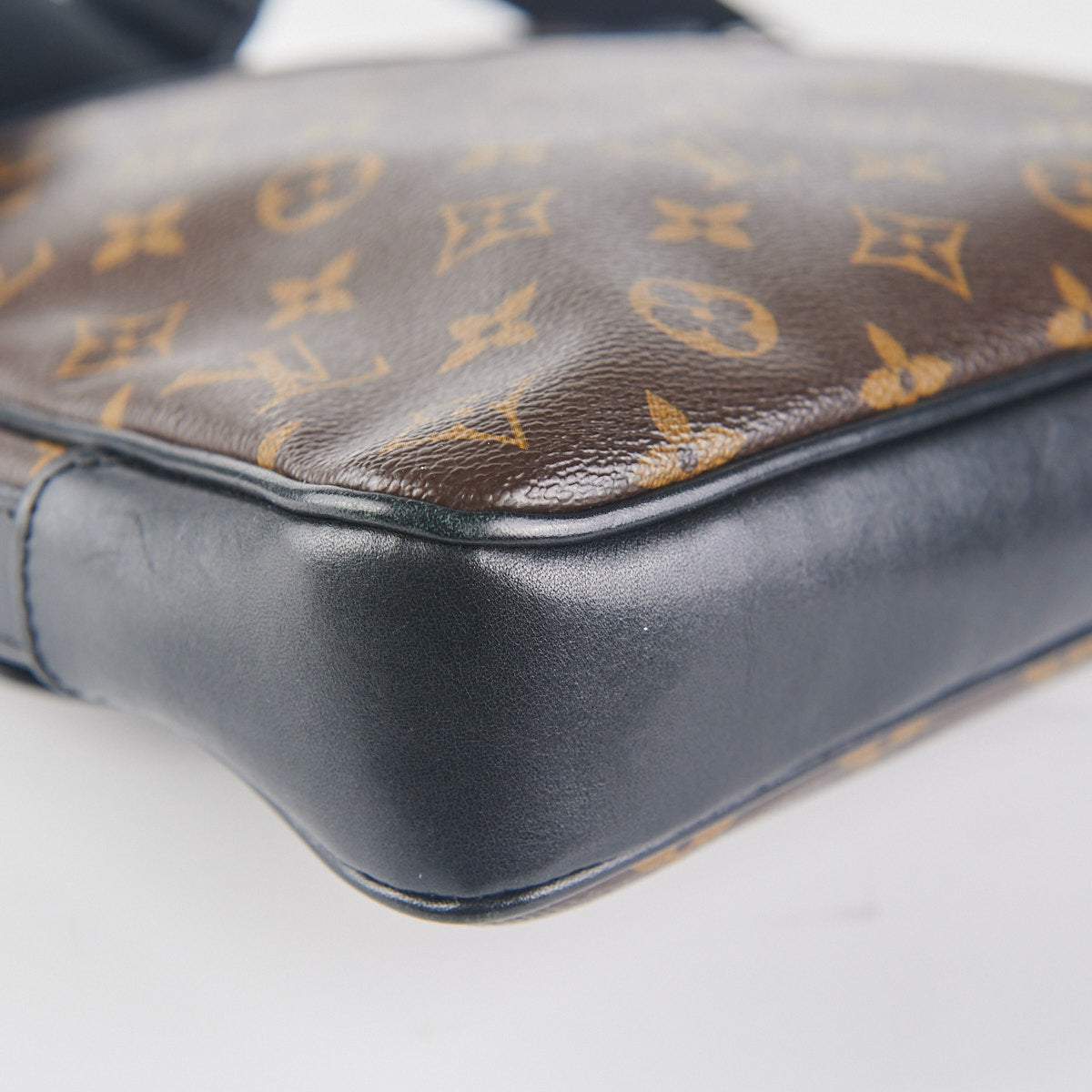 Louis Vuitton Messenger Bag Monogram Macassar