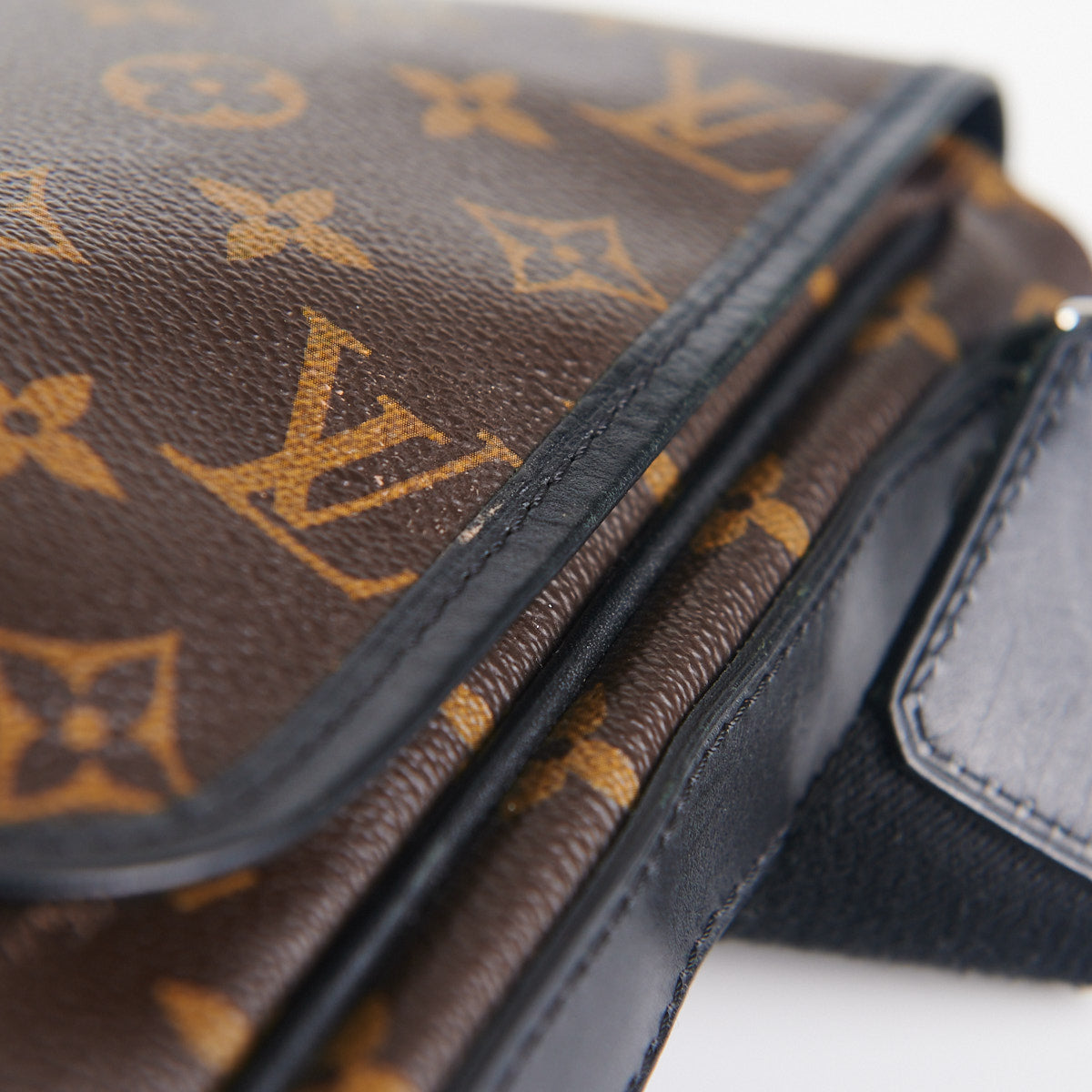 Louis Vuitton Messenger Bag Monogram Macassar