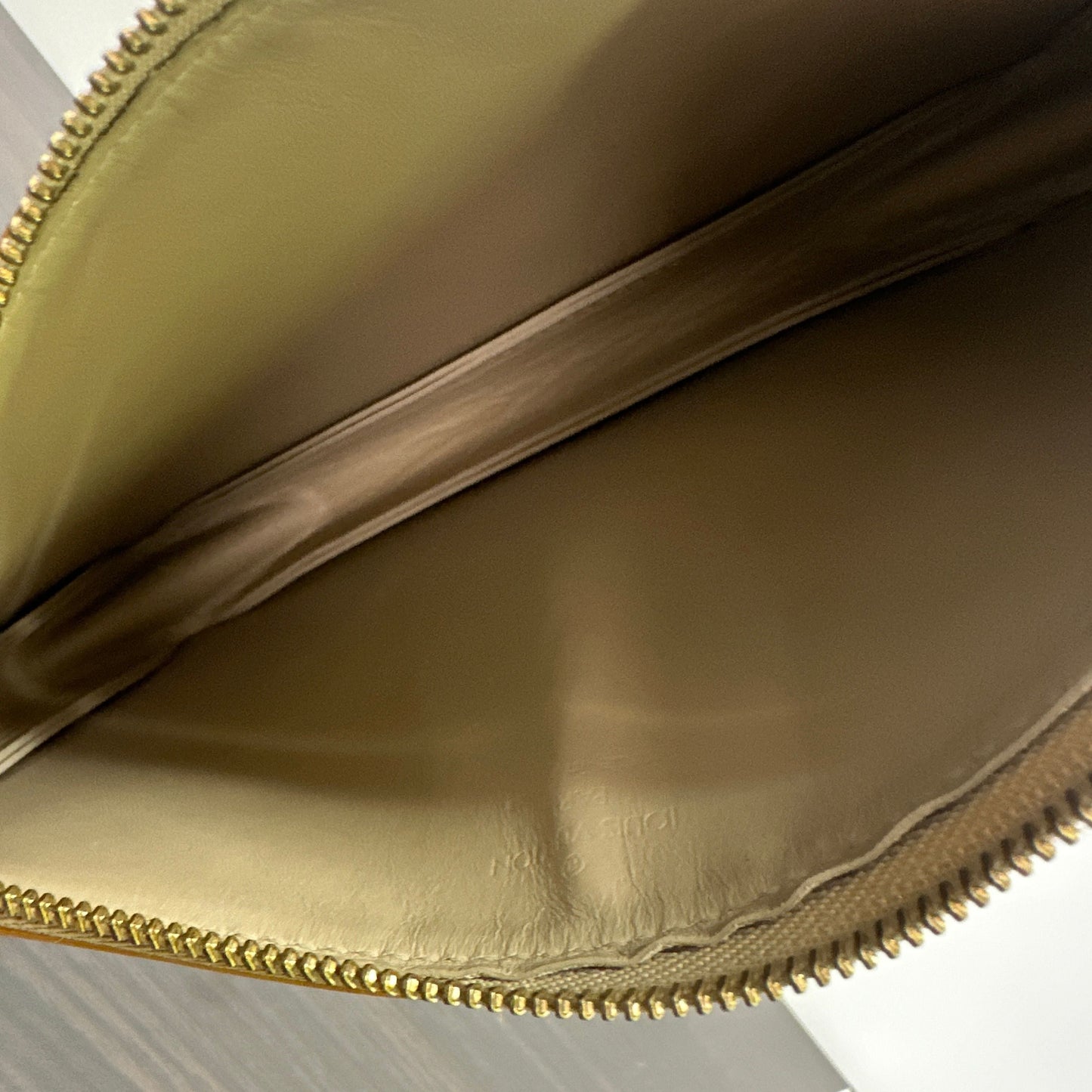 Vernis Lexington Pouch von Louis Vuitton Beige LB120291