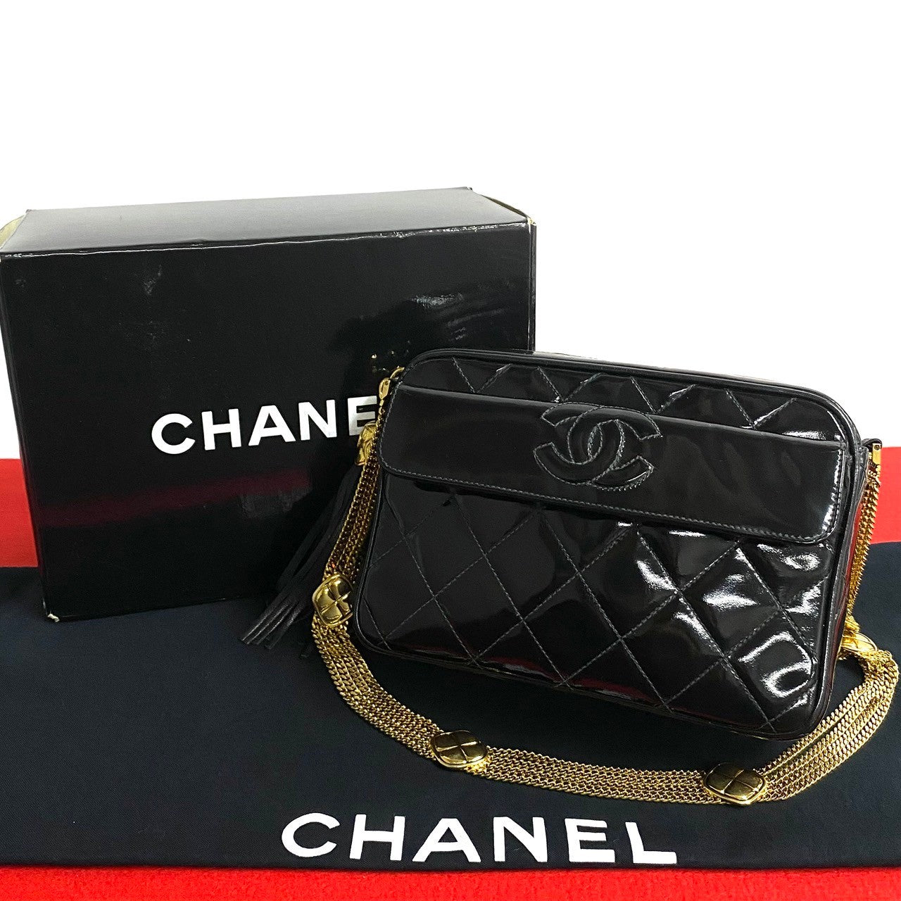 CHANEL Shoulder Bag Patent leather black