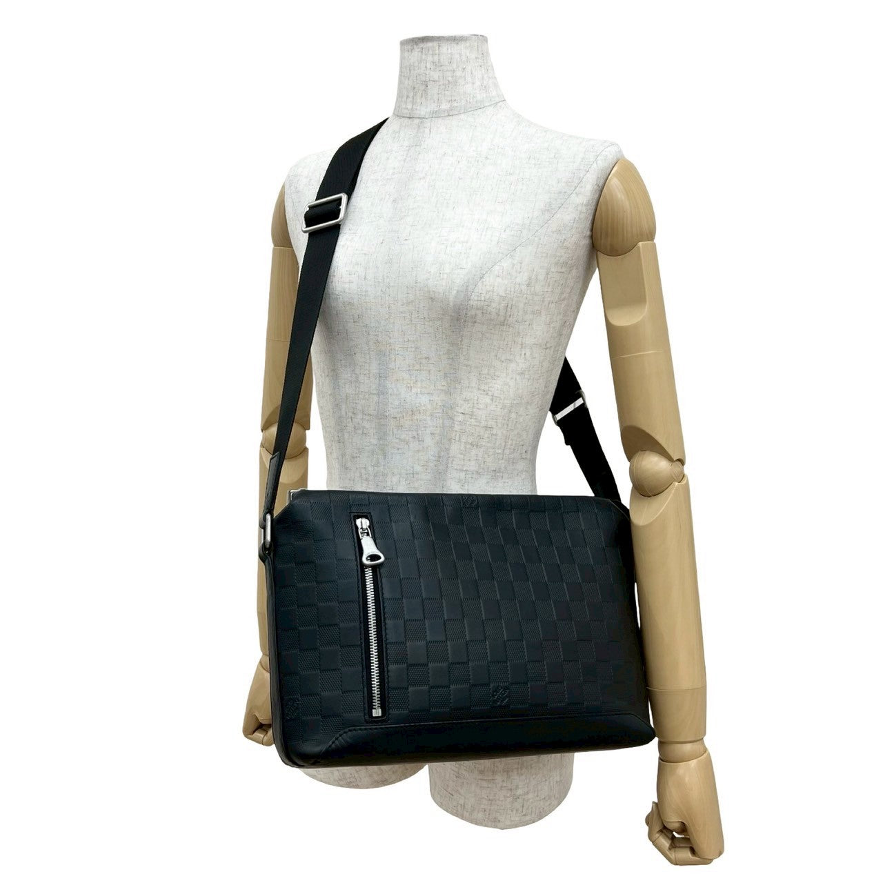 LOUIS VUITTON Shoulder Bag leather black Damier Anfini Discovery Messenger PM