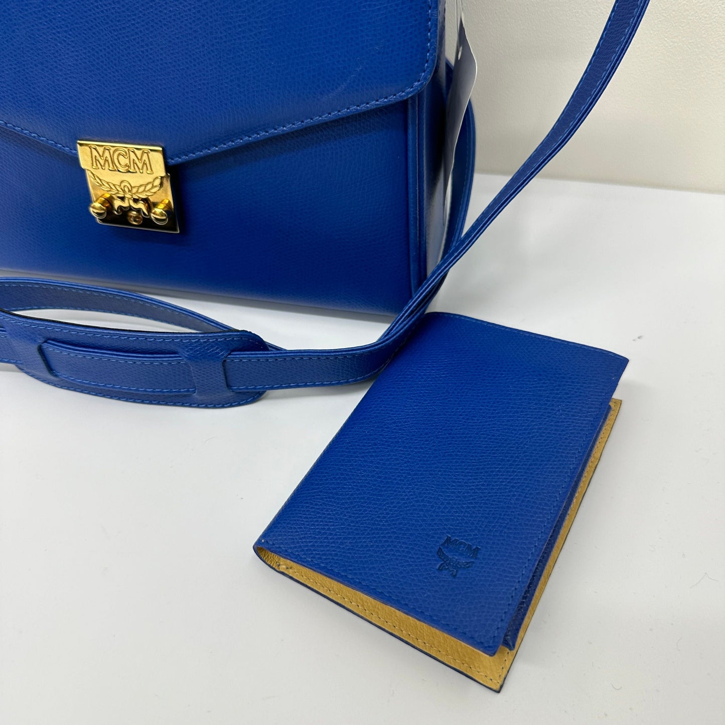 LOUIS VUITTON Epi Serviette Conseiller Briefcase Blue mc3326ht