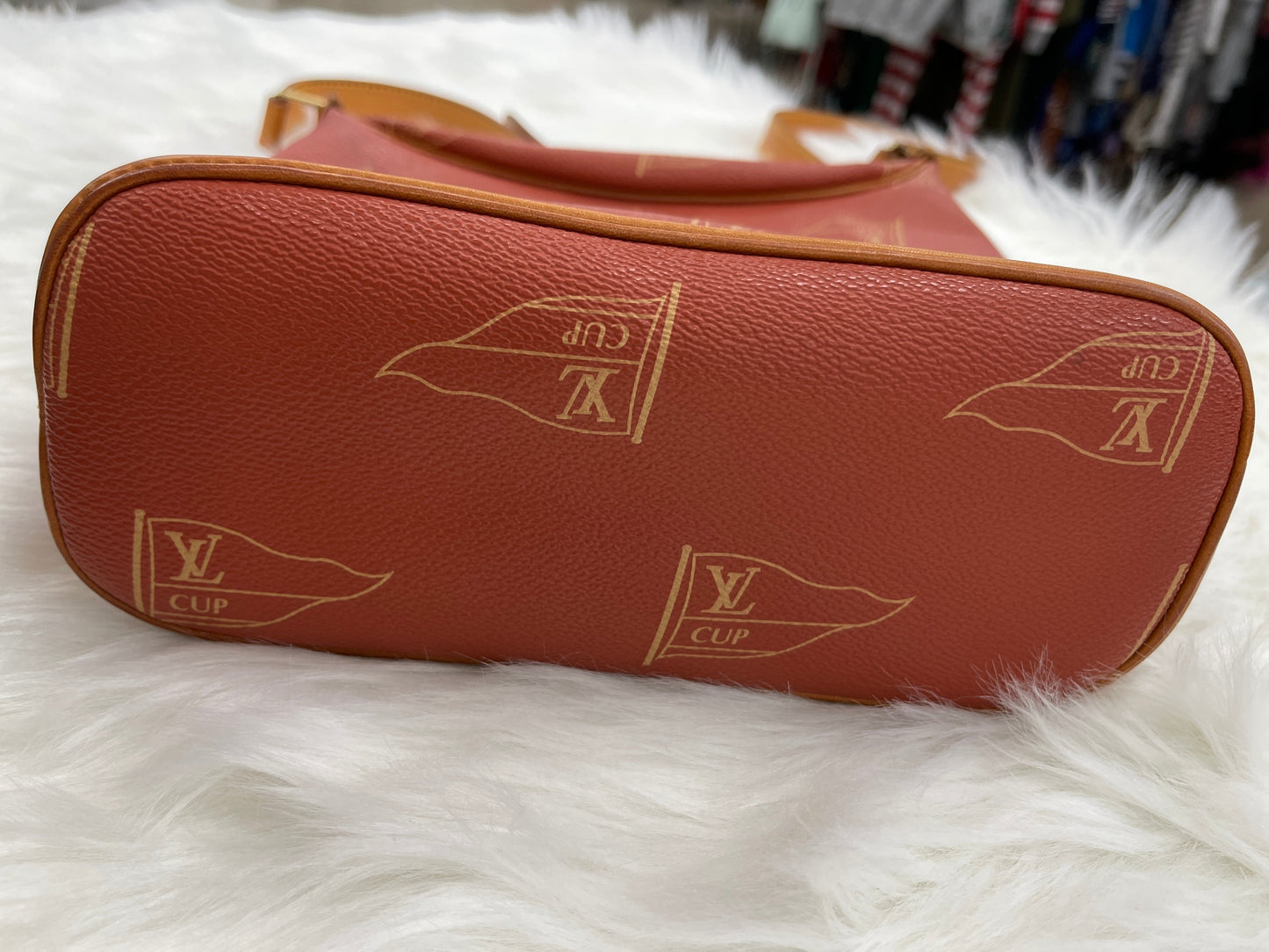 Handbag Designer By Louis Vuitton Size: Medium
