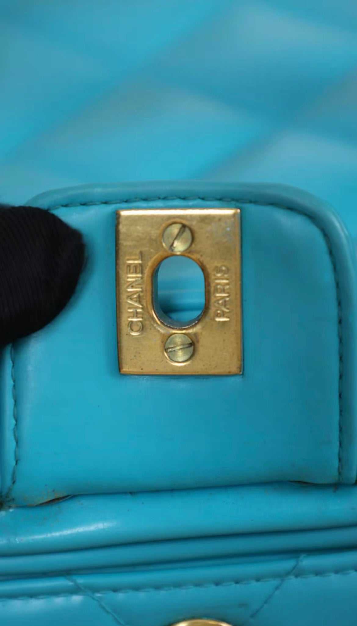 CHANEL 1995  "BARBIE" BLUE PATENT HEART-MIRROR VANITY CASE BAG