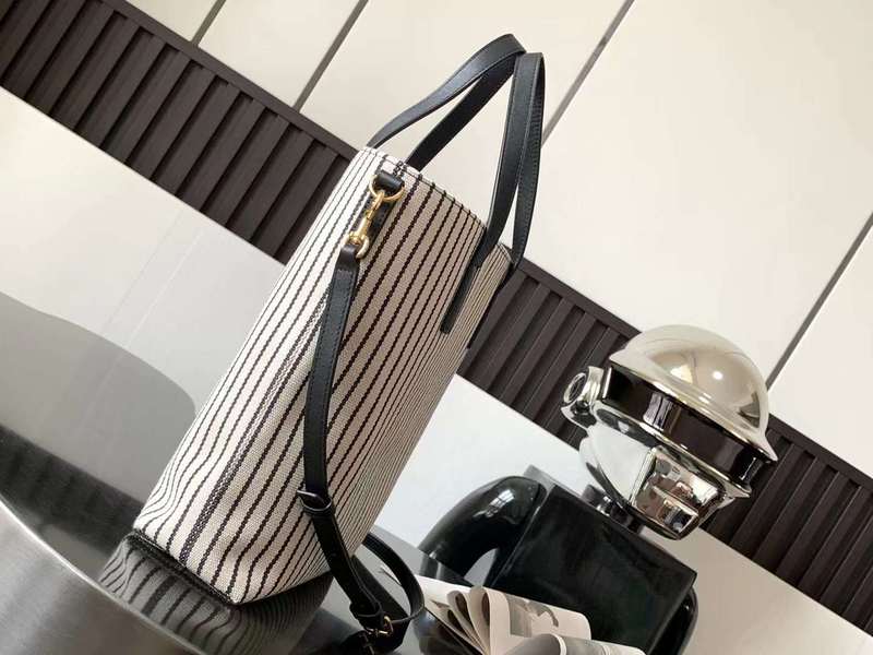 Yves Saint Laurent Boutique Statement Handbag