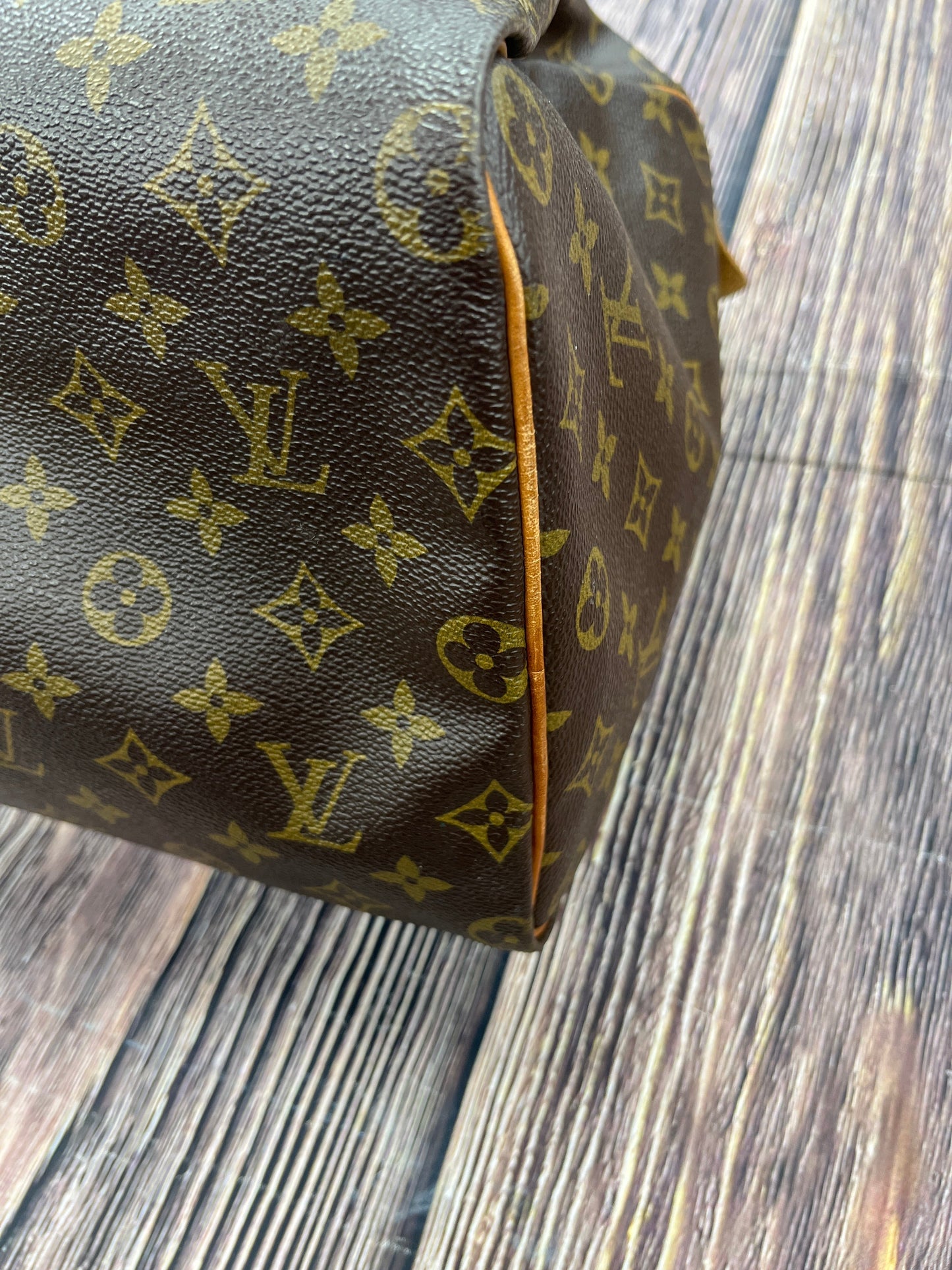 Handbag Luxury Designer By Louis Vuitton Size: Large
