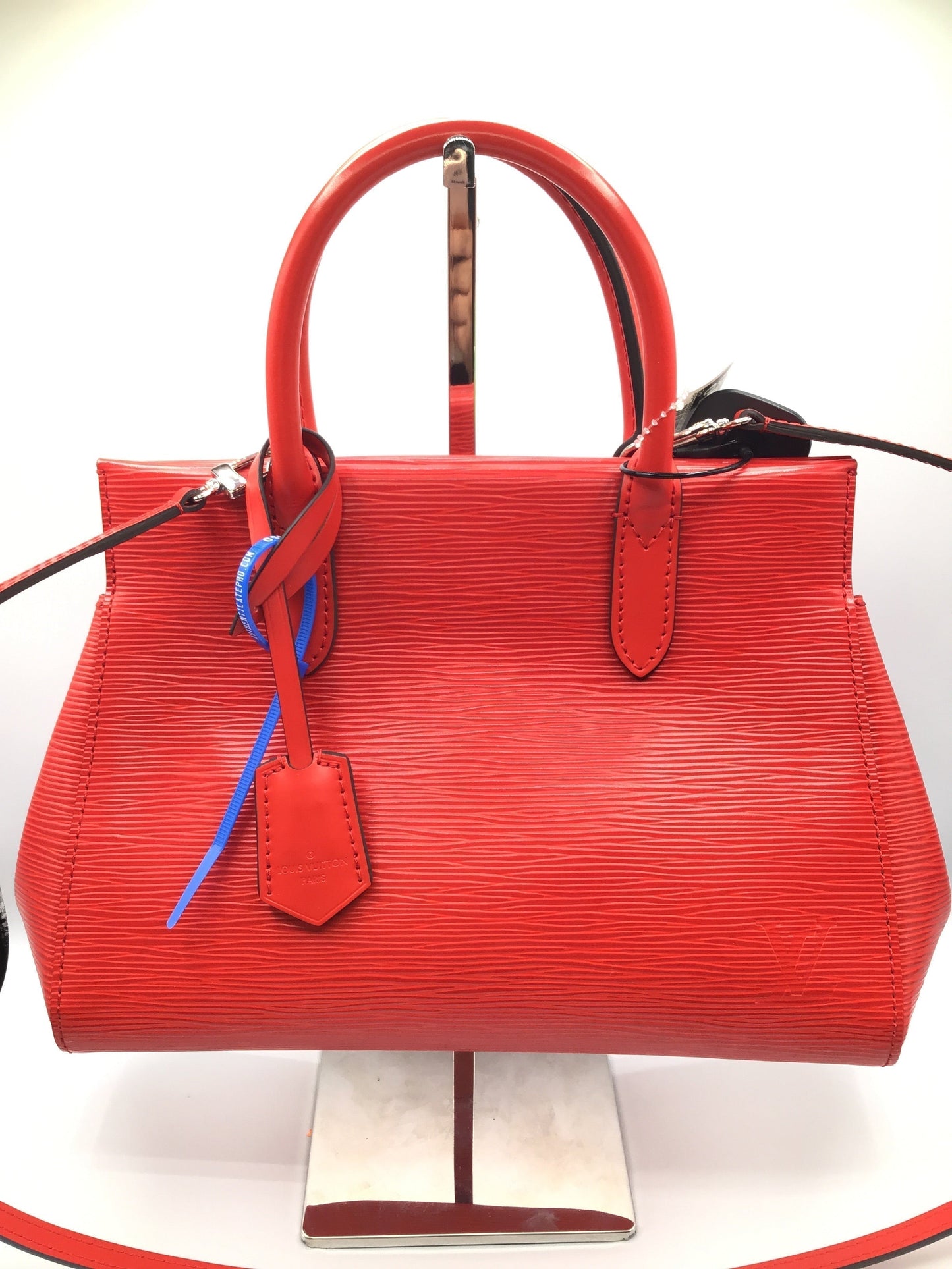 Handbag Designer By Louis Vuitton Size: Medium