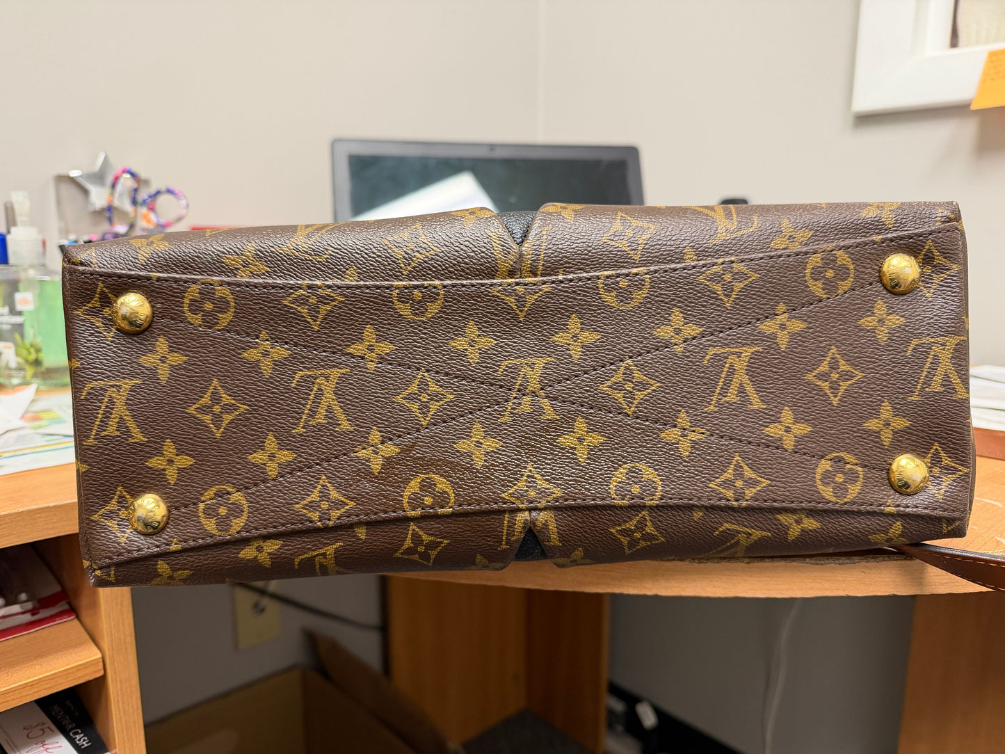 Handbag Luxury Designer By Louis Vuitton In Brown, Size:Large