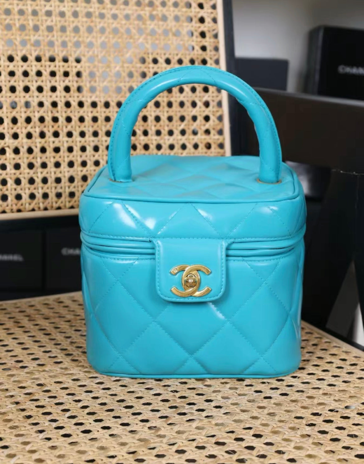 CHANEL 1995  "BARBIE" BLUE PATENT HEART-MIRROR VANITY CASE BAG