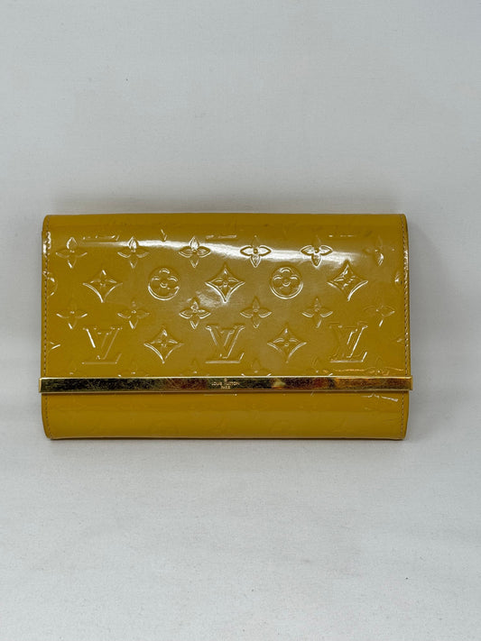 Rossmore leather clutch bag Louis Vuitton Yellow in Leather B21-62