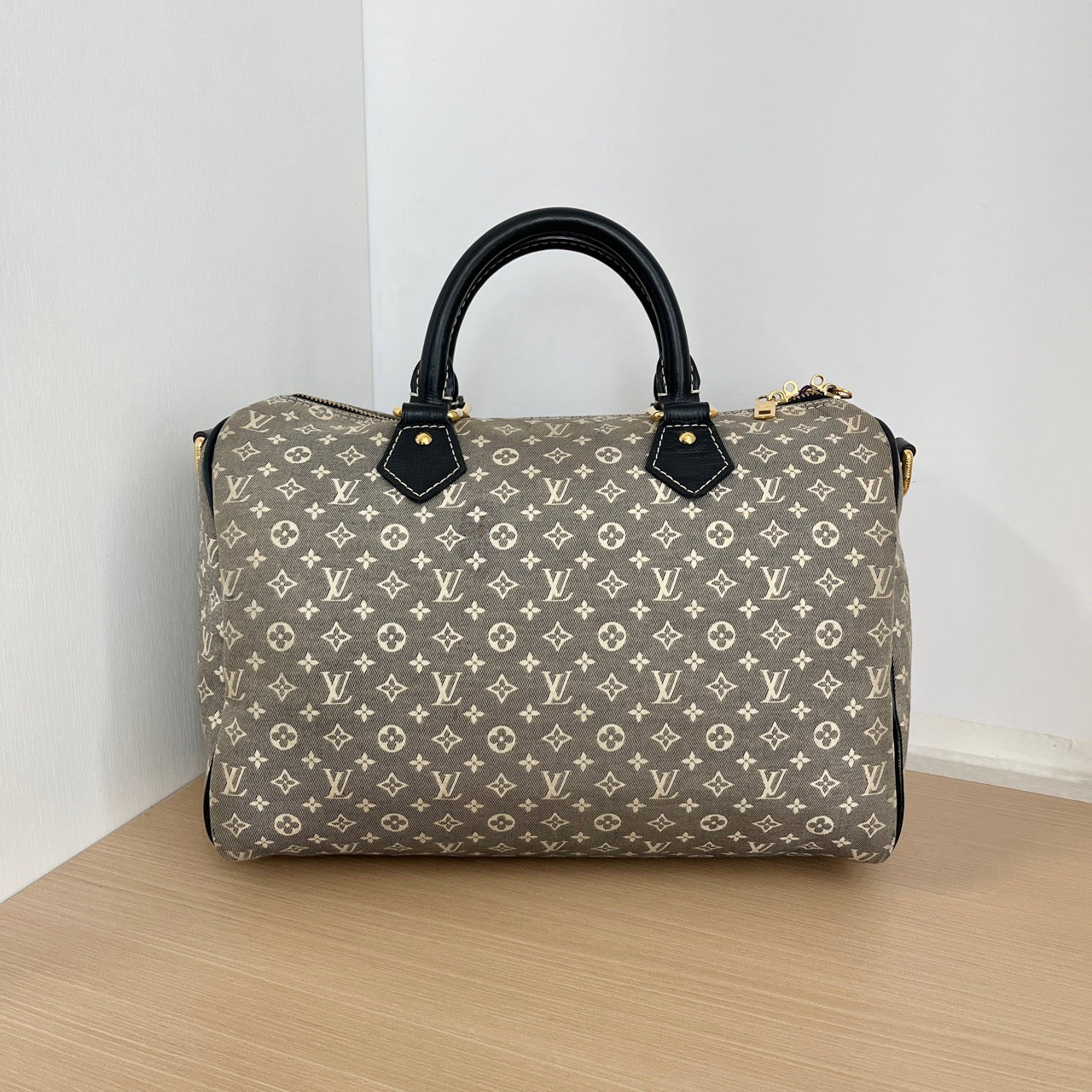LOUIS VUITTON<br>Shoulder Bag