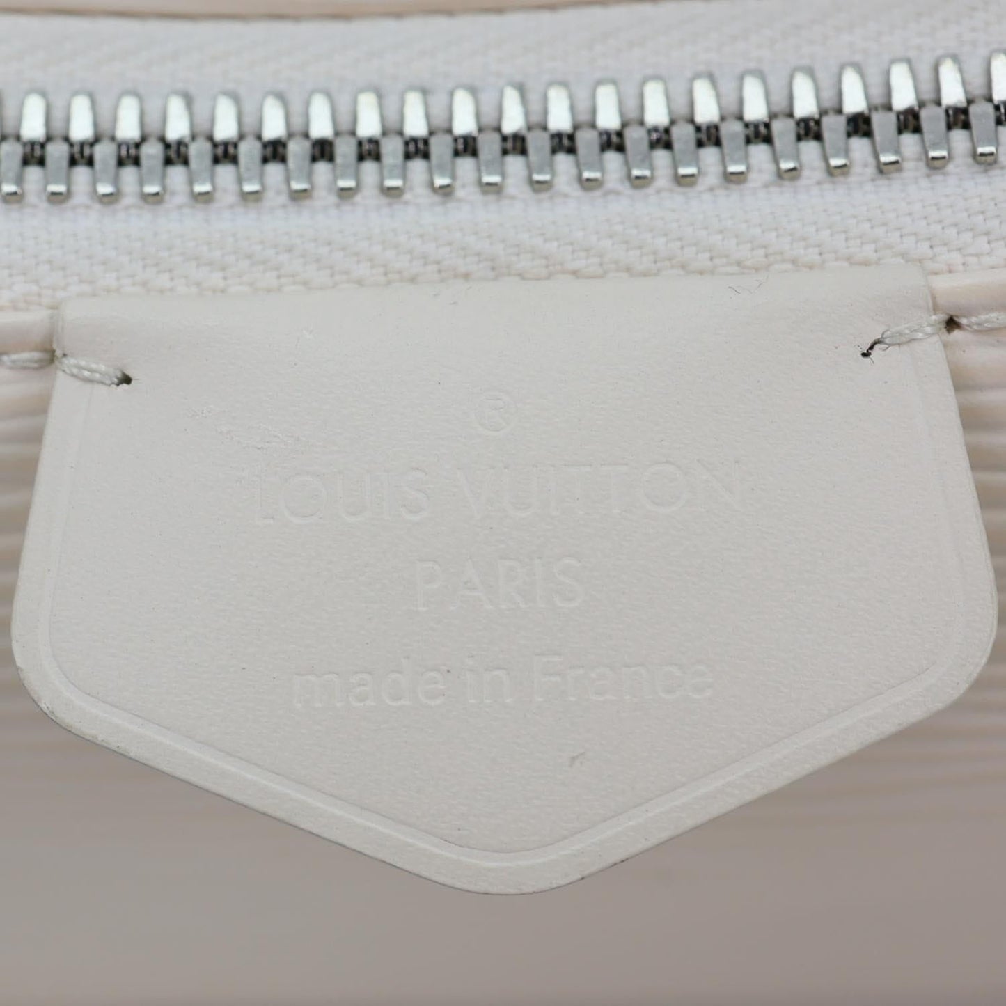 LOUIS VUITTON Easy Pouch On Strap Epi Leather Shoulder Bag Cream