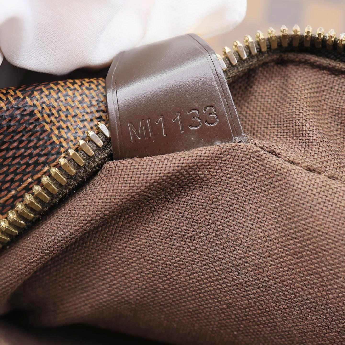 LOUIS VUITTON Shelton MM Damier Ebene Messenger Bag Brown