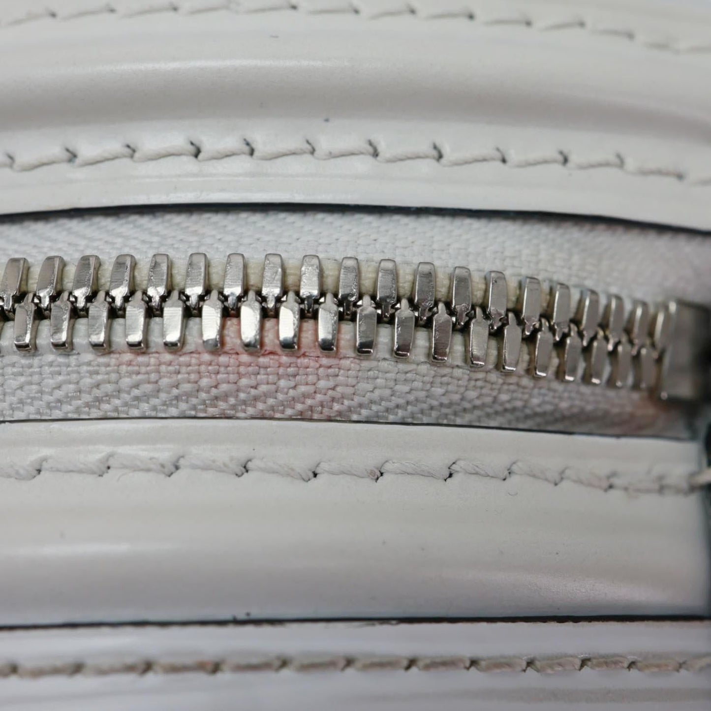 LOUIS VUITTON Cannes Epi Leather Vanity Bag White