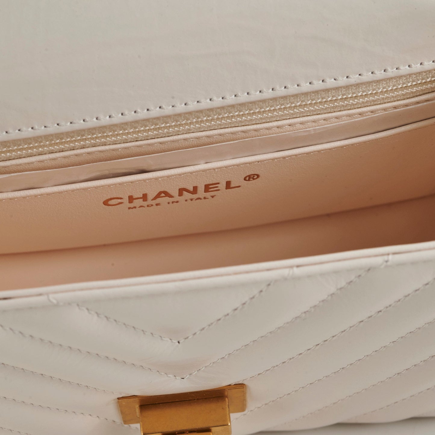 Chanel Mini 2.55 Chevron White (Microchip)