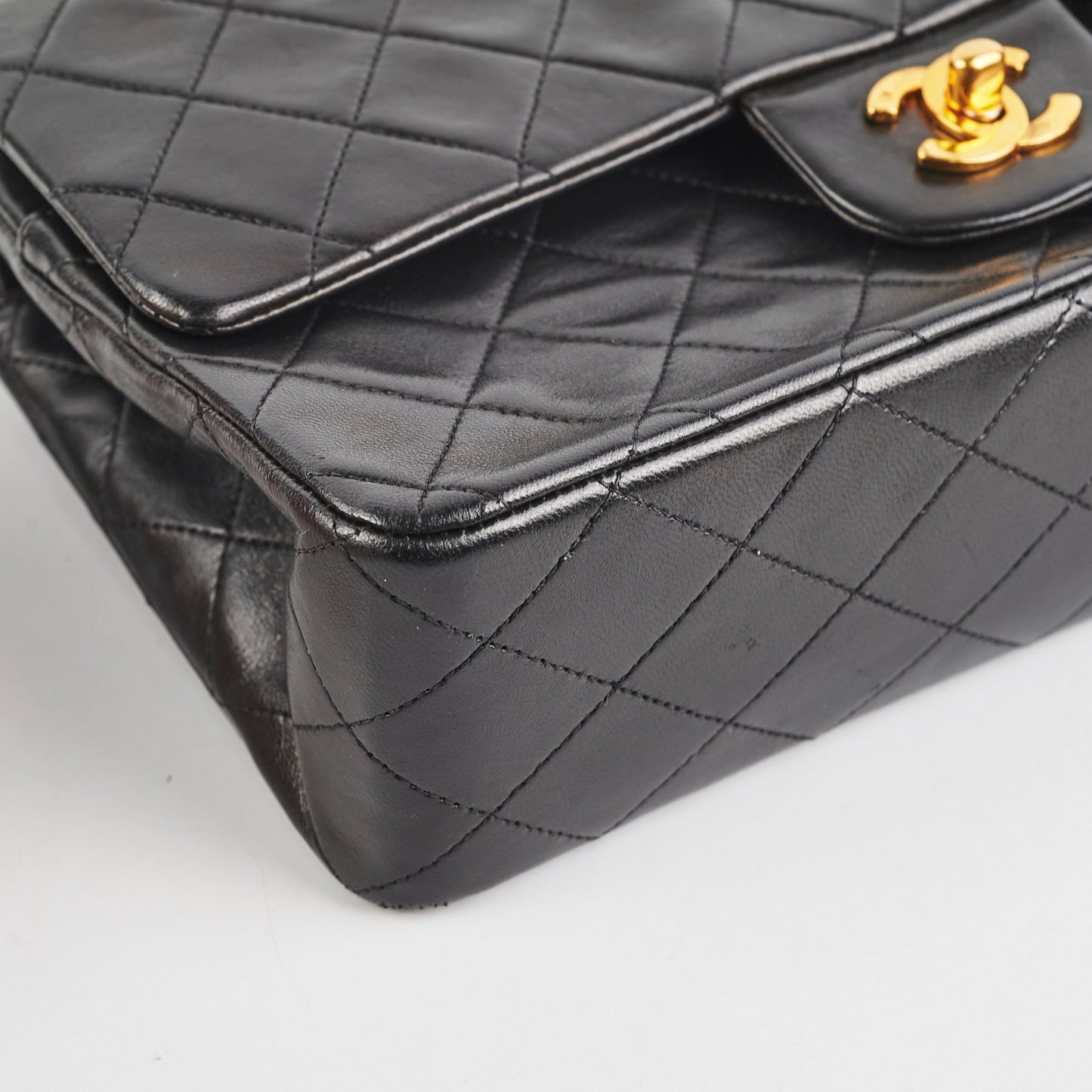 Chanel  M/L Classic Flap Lambskin Black- Series 2