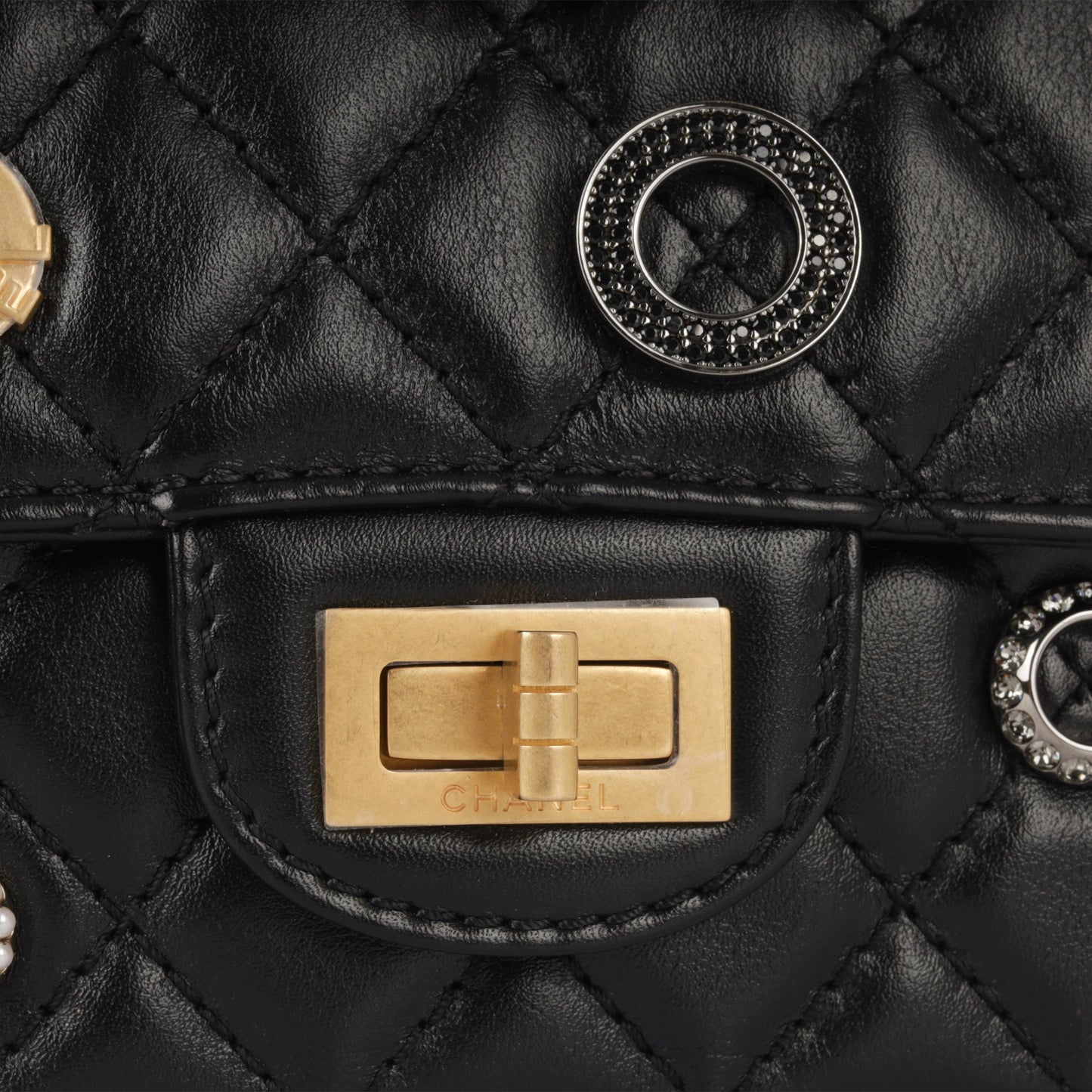 Chanel Seasonal 2.55 Re-issue - 224