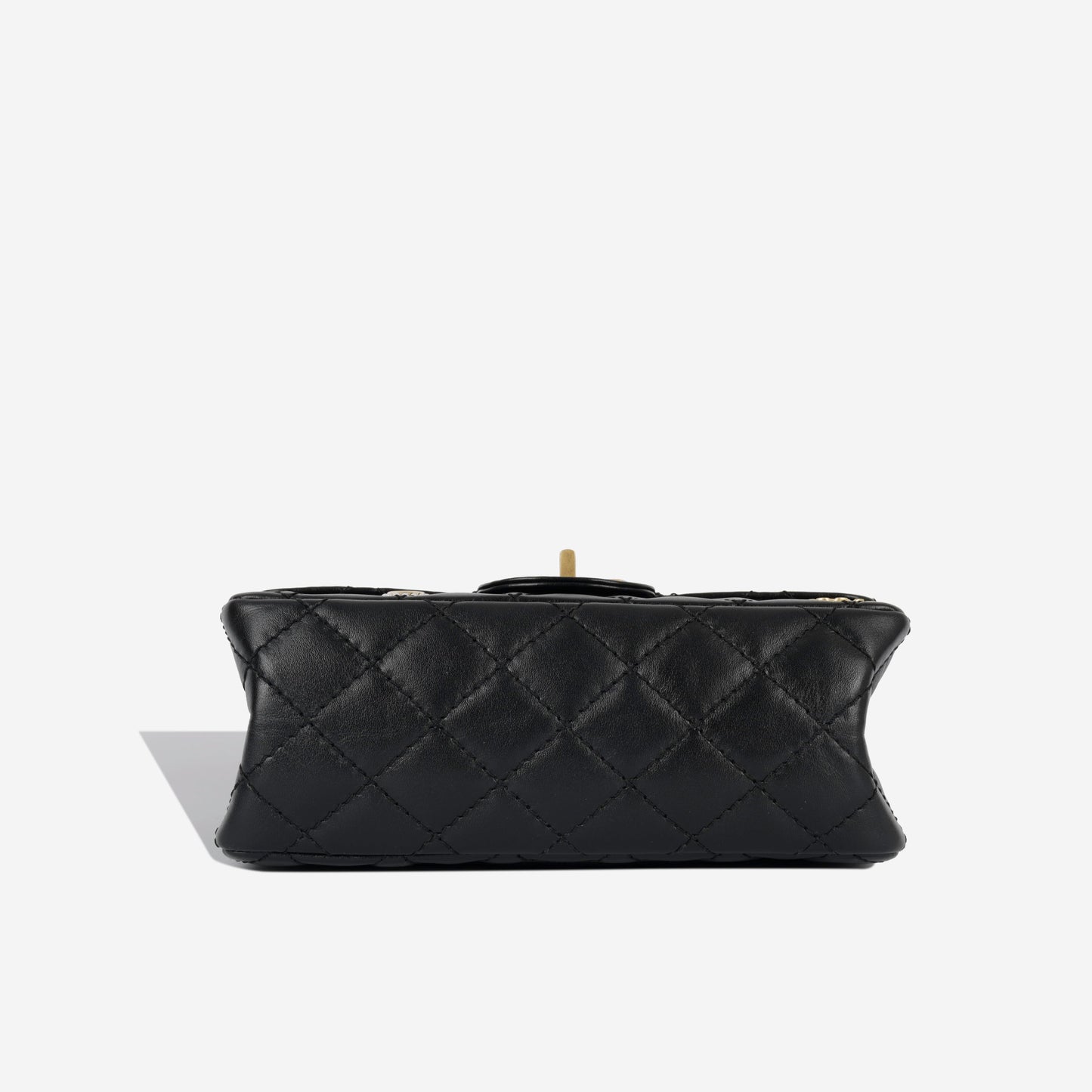 Chanel Seasonal 2.55 Re-issue - 224