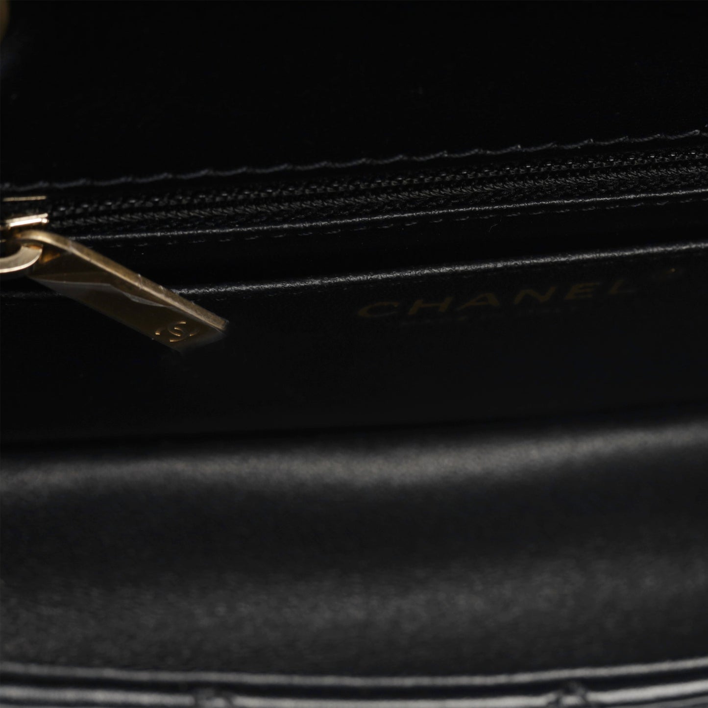 Chanel Seasonal 2.55 Re-issue - 224