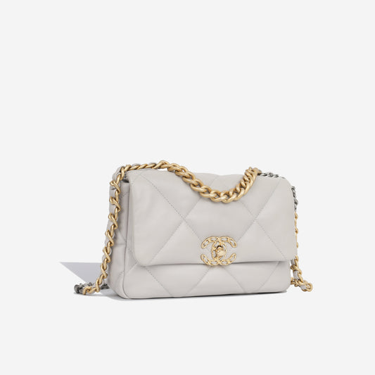 Chanel Chanel 19 - Small