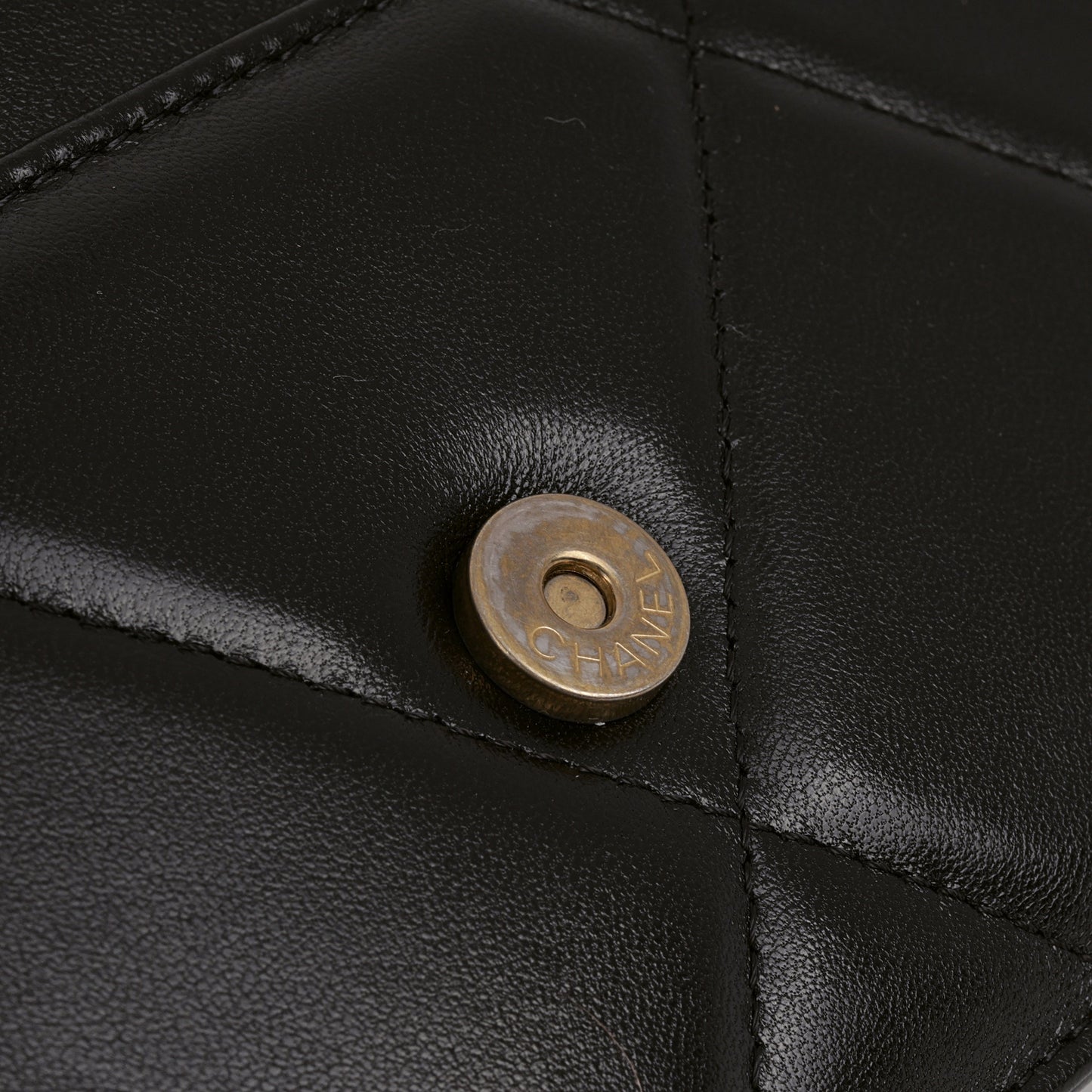 Chanel 19 Wallet on Chain - Black Lambskin | Mixed Hardware