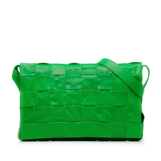 Luxury Bottega Veneta Maxi Intrecciato Cassette Crossbody Bag (SHG-slCZsv)