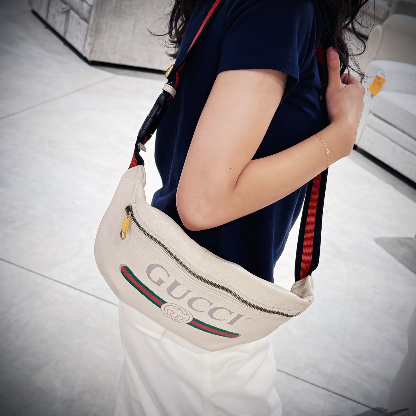 Gucci Uni  Small Logo Print White Leather Messenger Belt Bag TWS