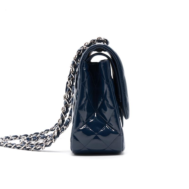 Chanel Classic Jumbo Double Flap Shoulder Bag
