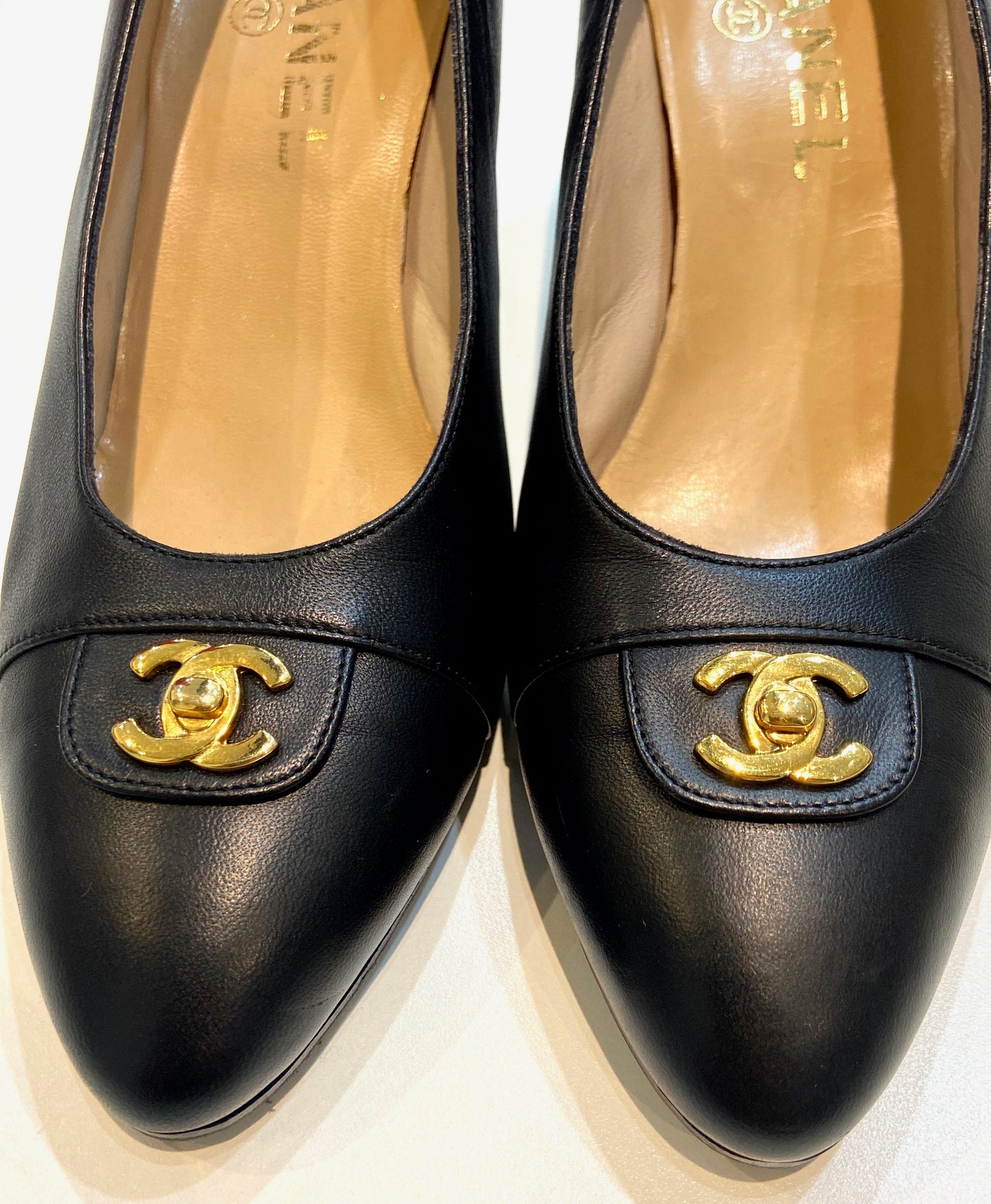 CHANEL CC TURN-LOCK POINTED TOE CALFSKIN LEATHER PUMPS Handbag