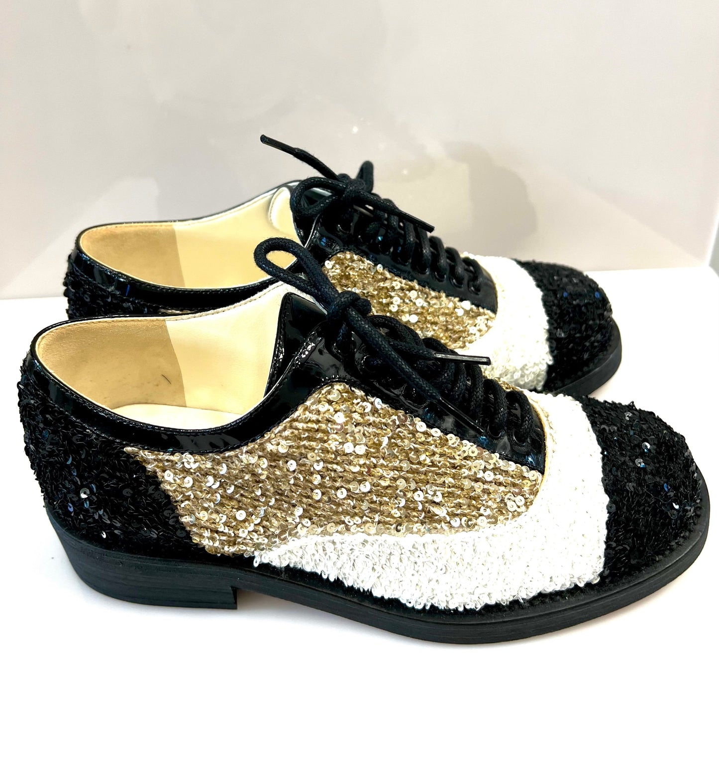 CHANEL INTERLOCKING CC LOGO SEQUIN EMBELLISHED OXFORDS Handbag