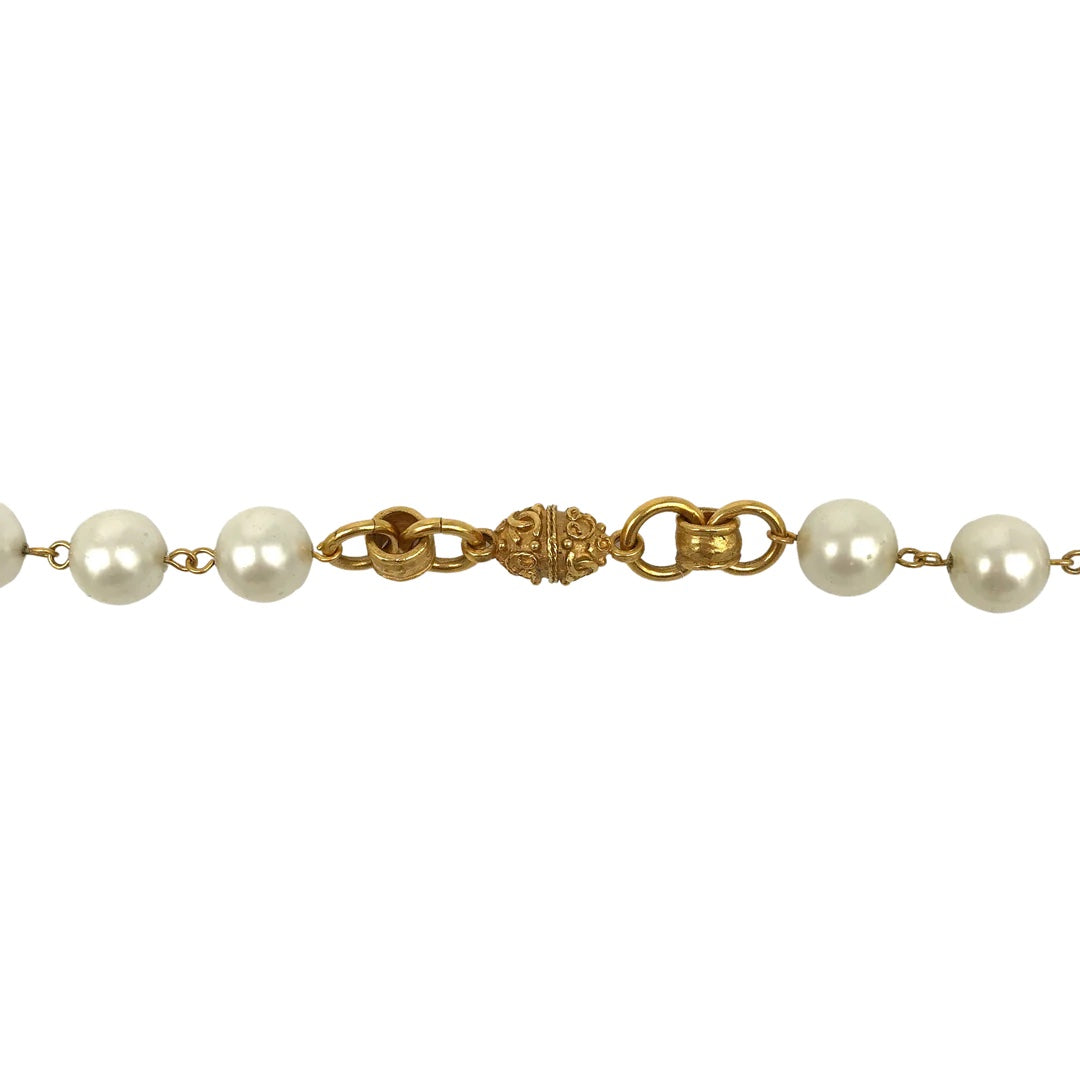 CHANEL VINTAGE FAUX PEARL NECKLACE