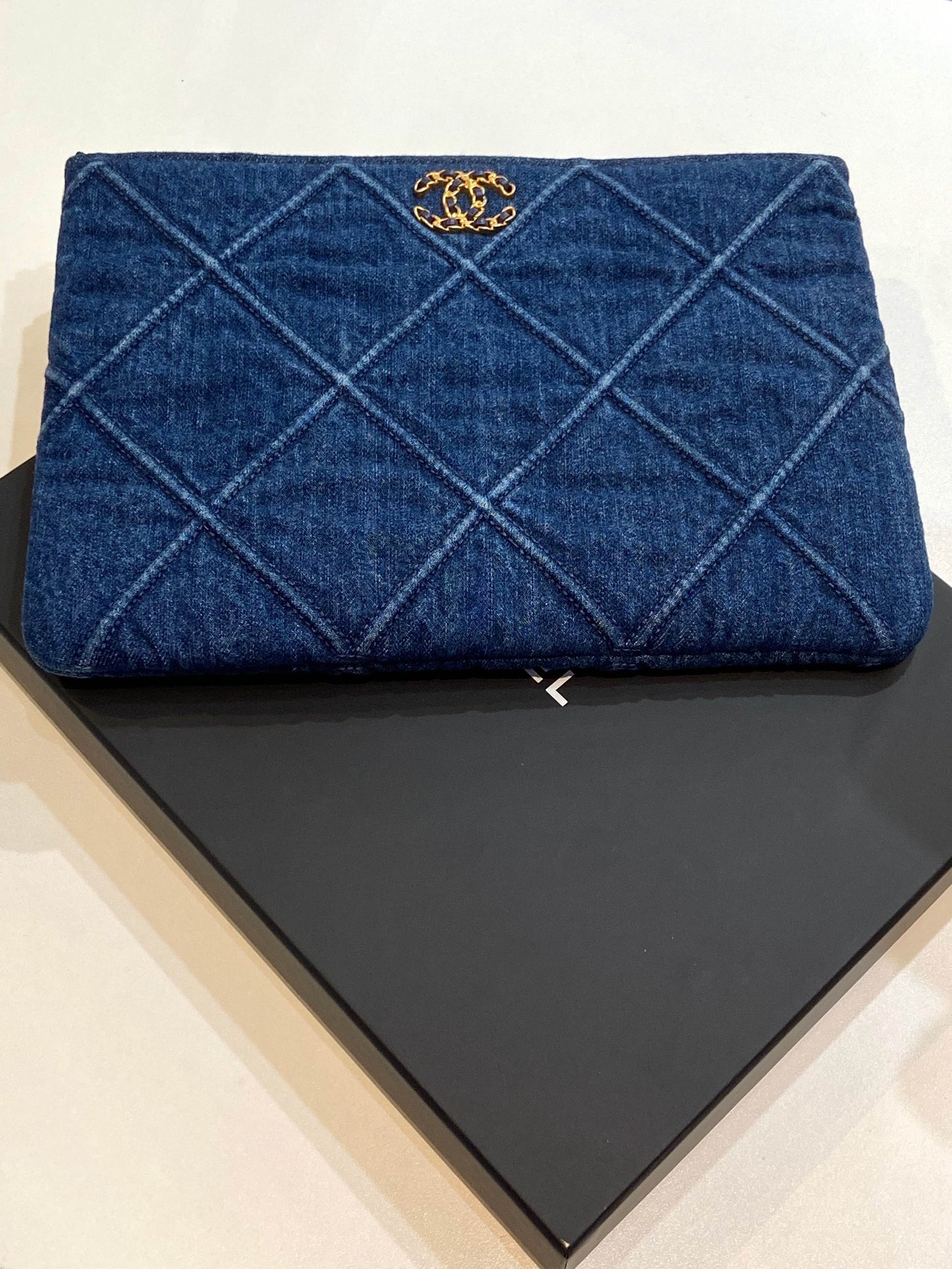 CHANEL POUCH